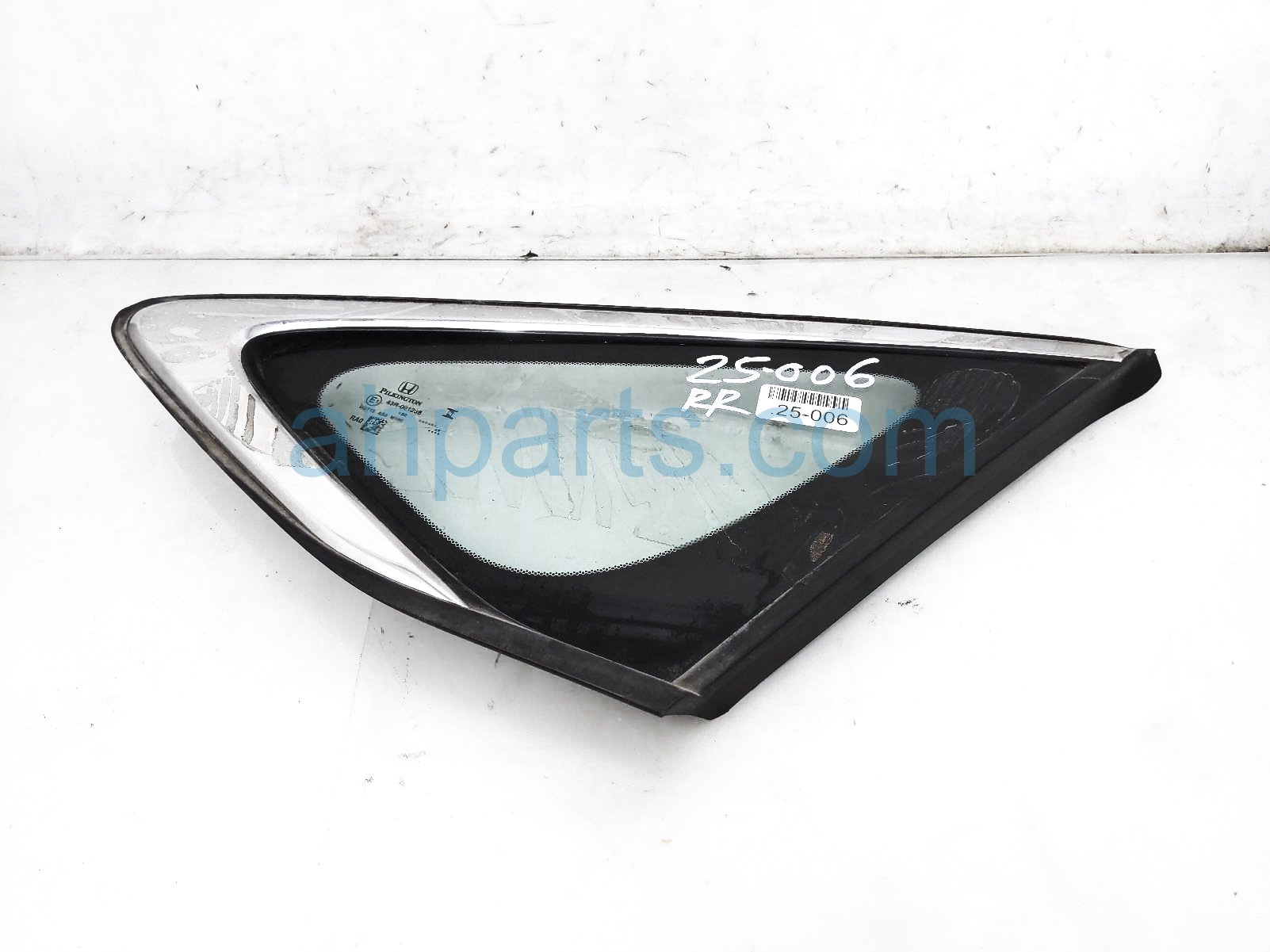 $99 Honda RH QUARTER WINDOW GLASS