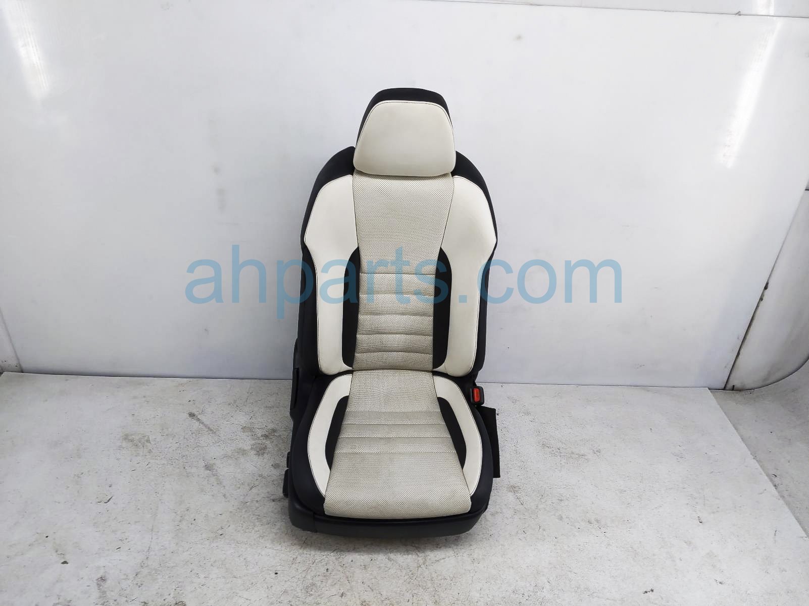 $749 Lexus FR/RH SEAT - WHITE/BLACK - W/ AIRBAG $749 Lexus FR/RH SEAT - WHITE/BLACK - W/ AIRBAG
