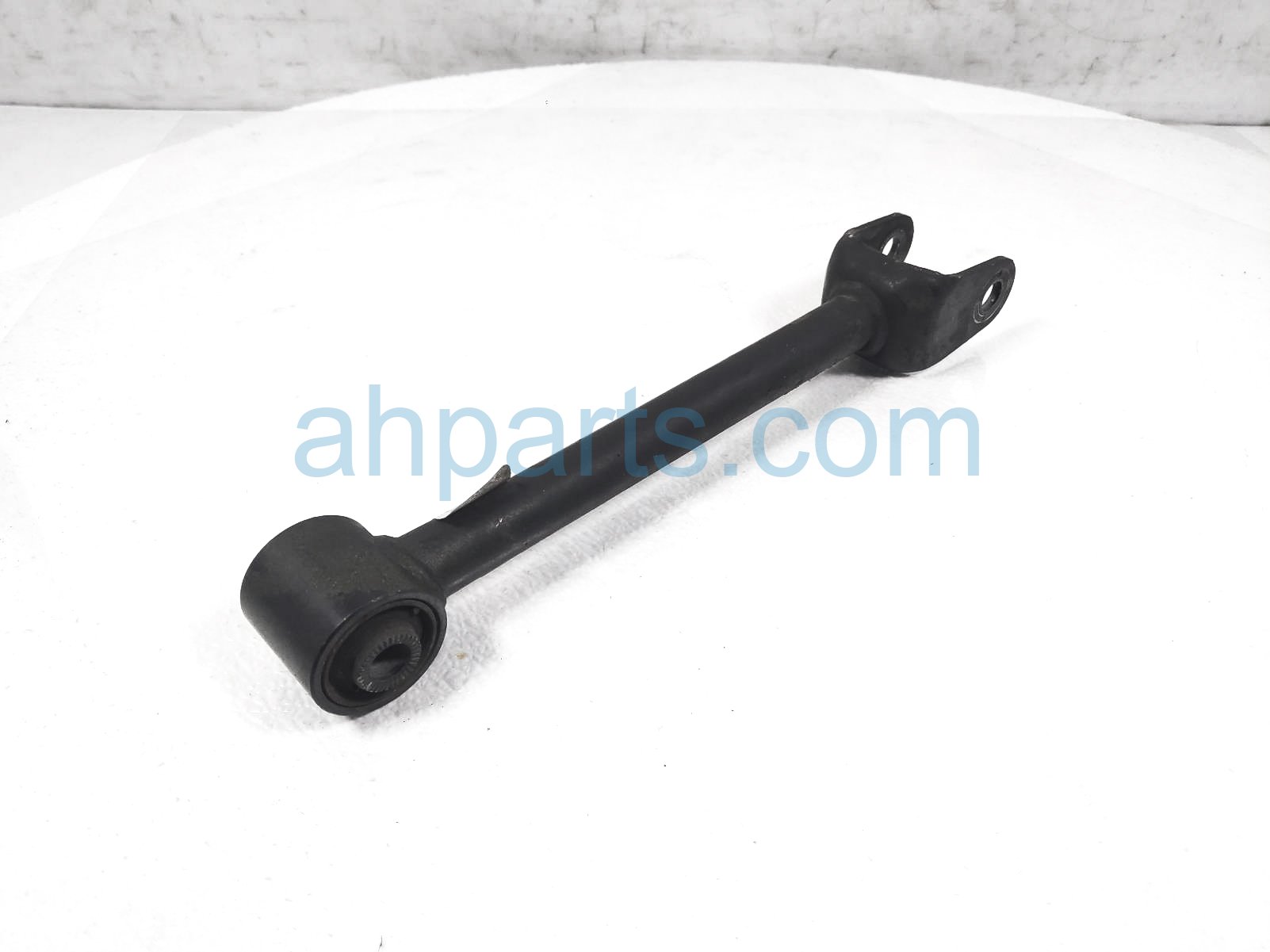 thumbnail image 2 of NEW Rear L&R Lower Suspension Control Arm For RAV4 01-05 48710 2 of 12