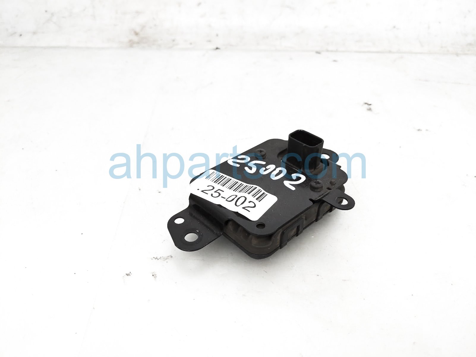 $275 Toyota FRONT GRILLE DISTANCE RADAR UNIT $275 Toyota FRONT GRILLE DISTANCE RADAR UNIT