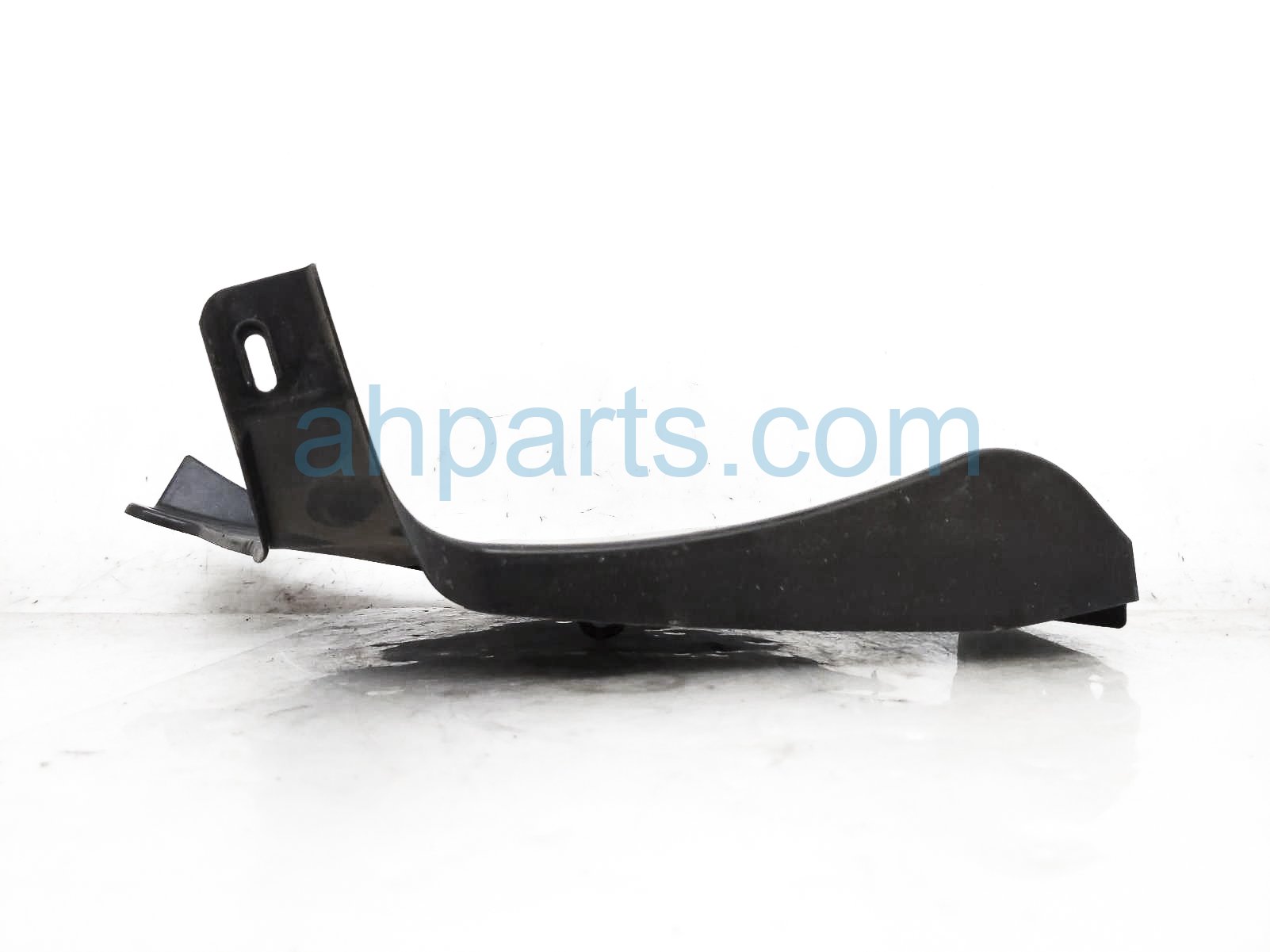 Sold 2024 Toyota Prius Rear Driver Inner Bumper Seal - Le 52592-47100