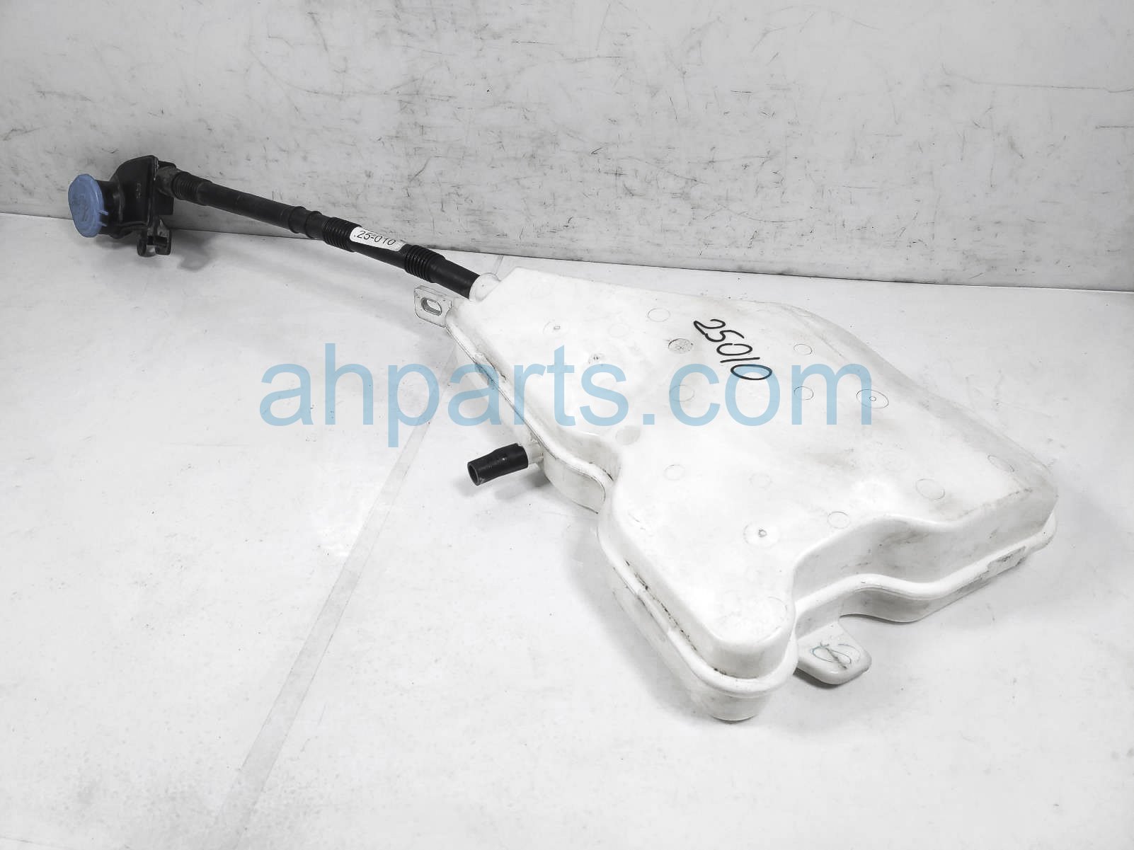 $75 BMW WINDSHIELD WASHER RESERVOIR TANK $75 BMW WINDSHIELD WASHER RESERVOIR TANK