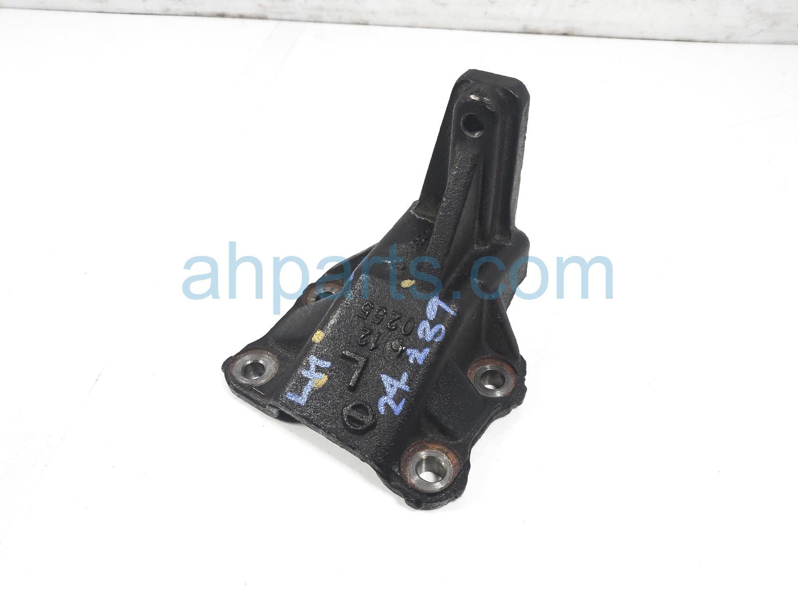 $29 Nissan LH ENGINE MOUNT BRACKET - 3.8L 4X2 $29 Nissan LH ENGINE MOUNT BRACKET - 3.8L 4X2
