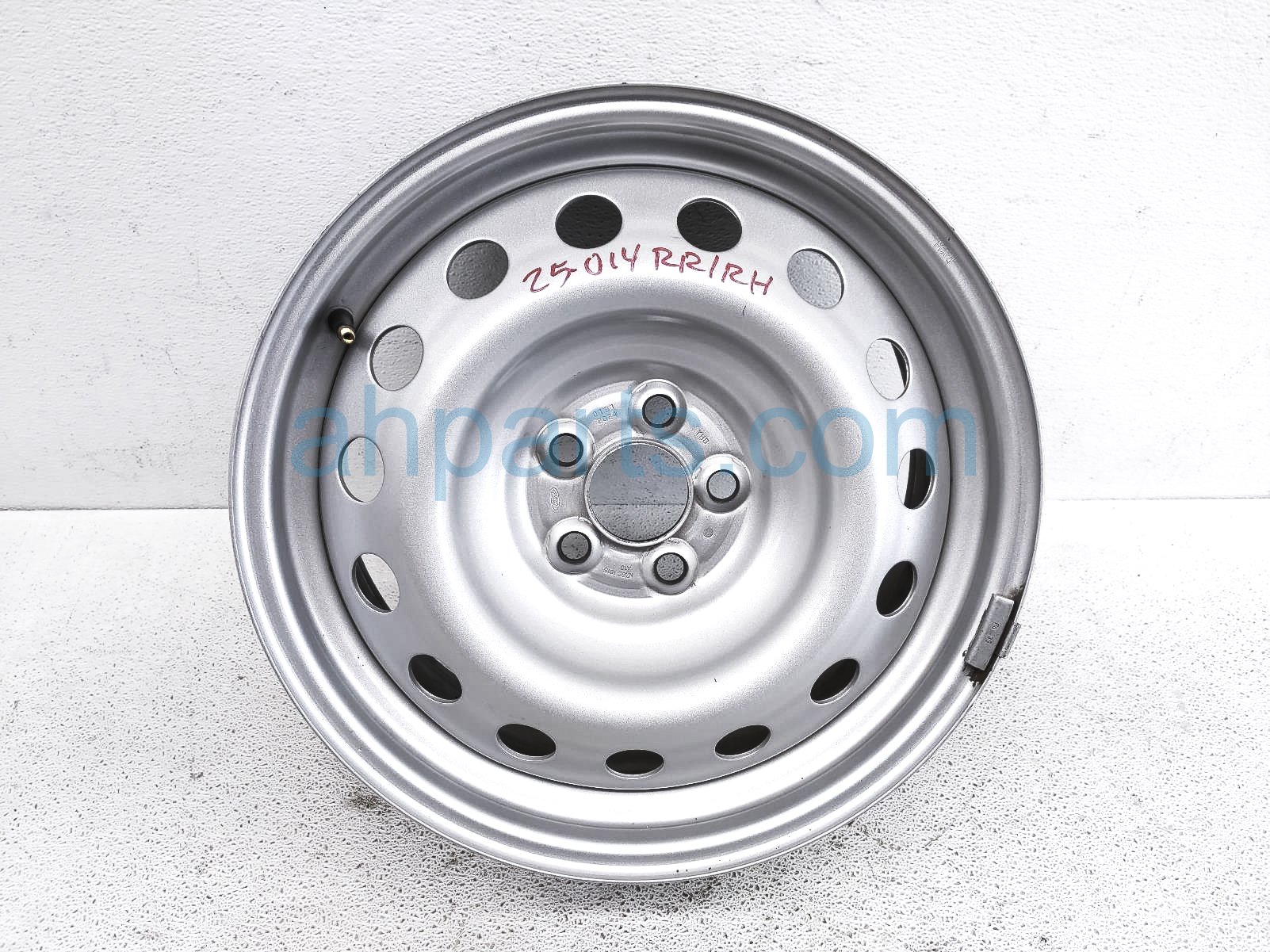 $125 Ford RR/RH WHEEL / RIM $125 Ford RR/RH WHEEL / RIM