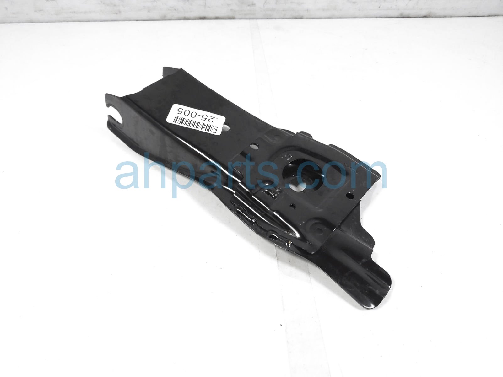 $30 Honda FRONT RH CROSS-MEMBER STAY BRACKET $30 Honda FRONT RH CROSS-MEMBER STAY BRACKET