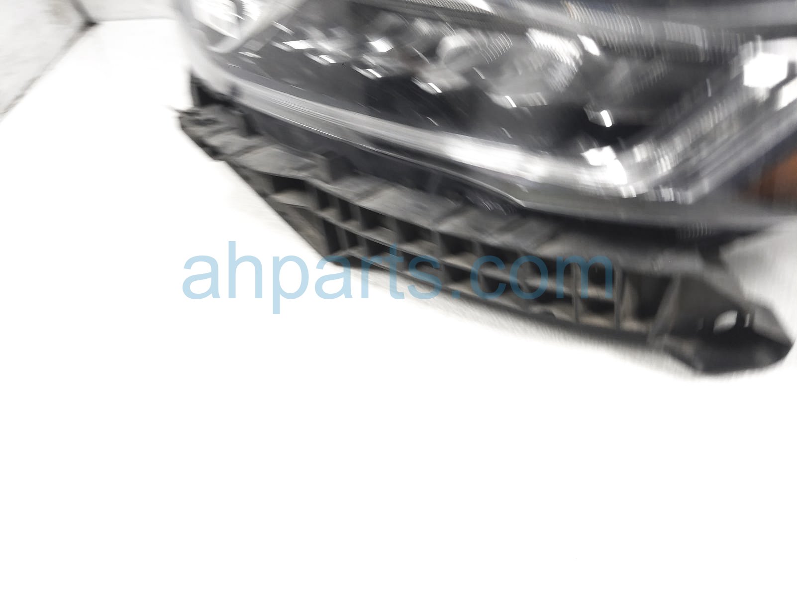 $195 Honda LH HEADLAMP / LIGHT - BROKEN TAB $195 Honda LH HEADLAMP / LIGHT - BROKEN TAB