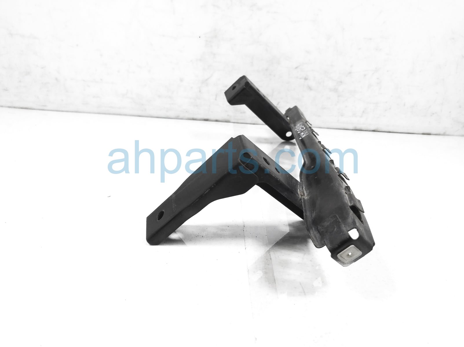Sold 2015 Acura MDX Front Passenger Headlamp Bracket 71140-TZ5-A00
