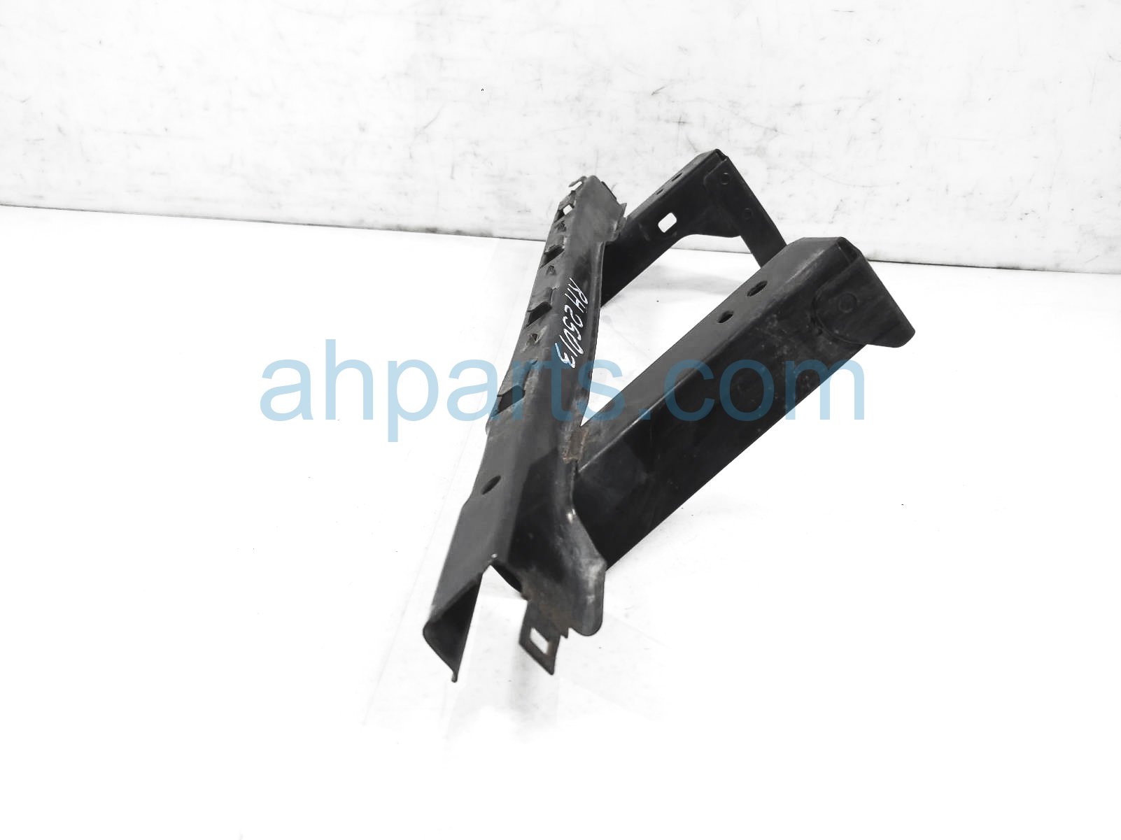 Sold 2015 Acura MDX Front Passenger Headlamp Bracket 71140-TZ5-A00