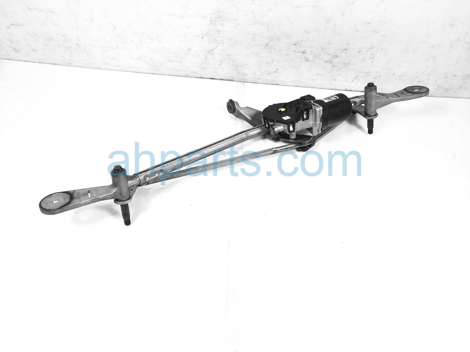 $125 BMW WINDSHIELD WIPER MOTOR W/ARM ASSY $125 BMW WINDSHIELD WIPER MOTOR W/ARM ASSY