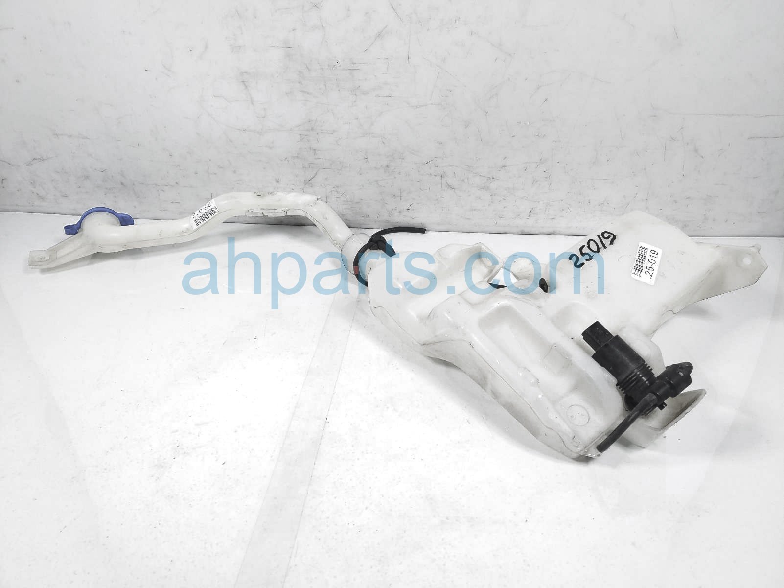 Sold 2019 Honda Civic Windshield Washer Reservoir - 2.0l* 76841-TGH-A02