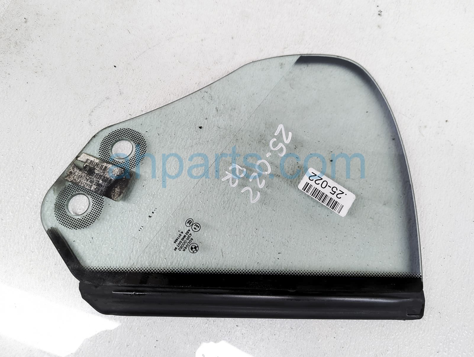 $125 BMW RH QUARTER WINDOW GLASS $125 BMW RH QUARTER WINDOW GLASS