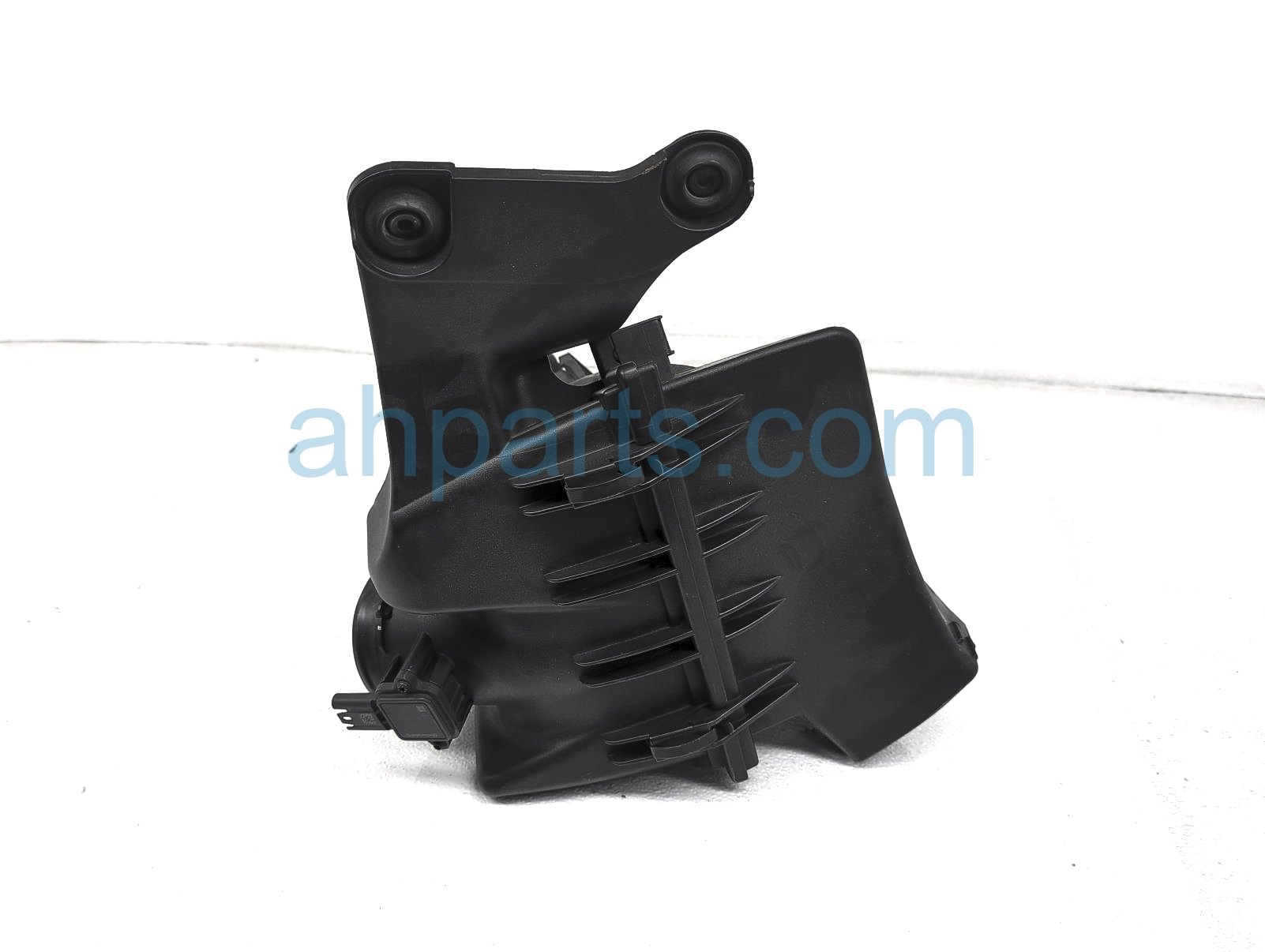 $125 BMW AIR CLEANER INTAKE BOX - 3.0L