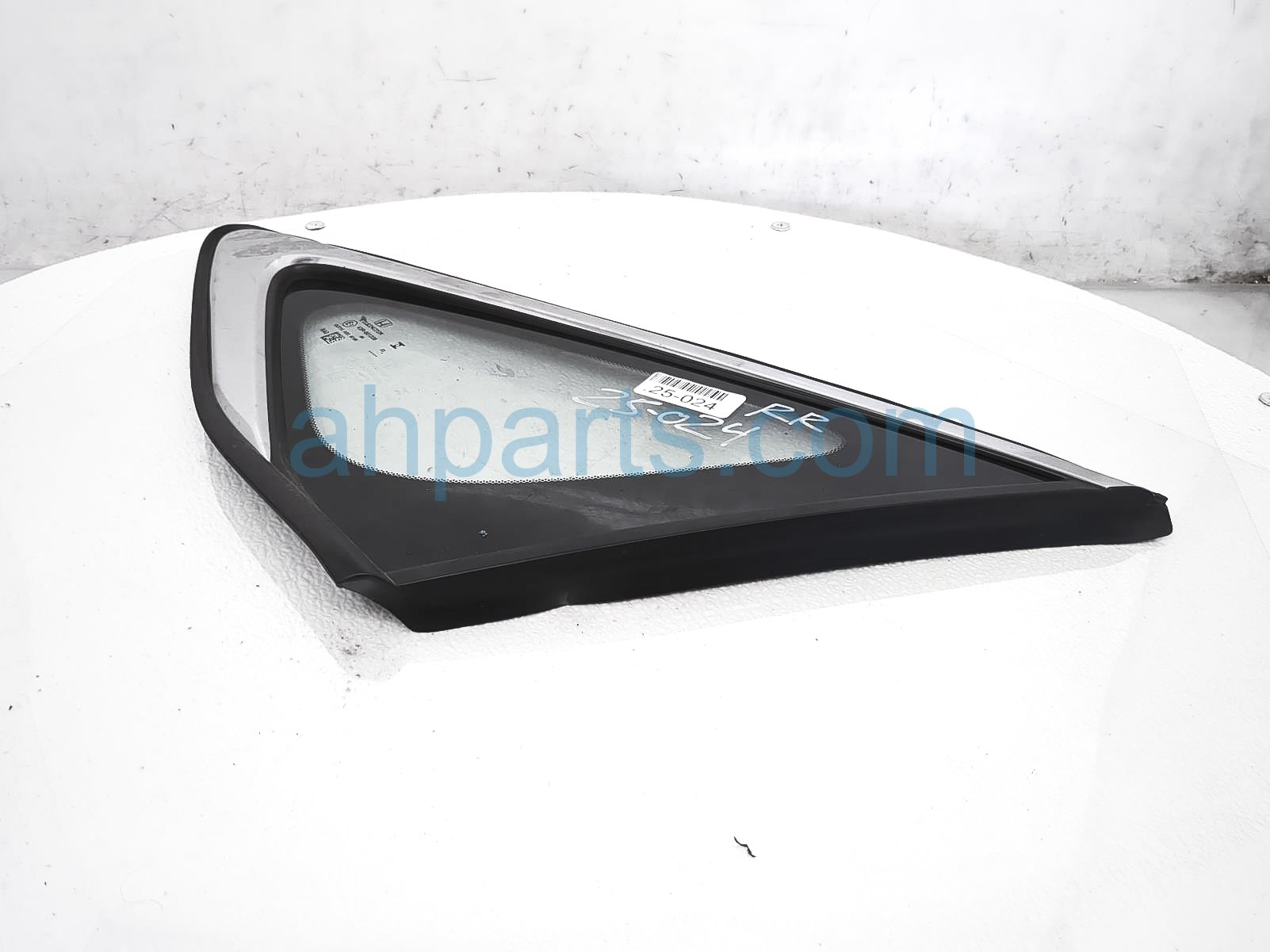 $99 Honda RH QUARTER WINDOW GLASS