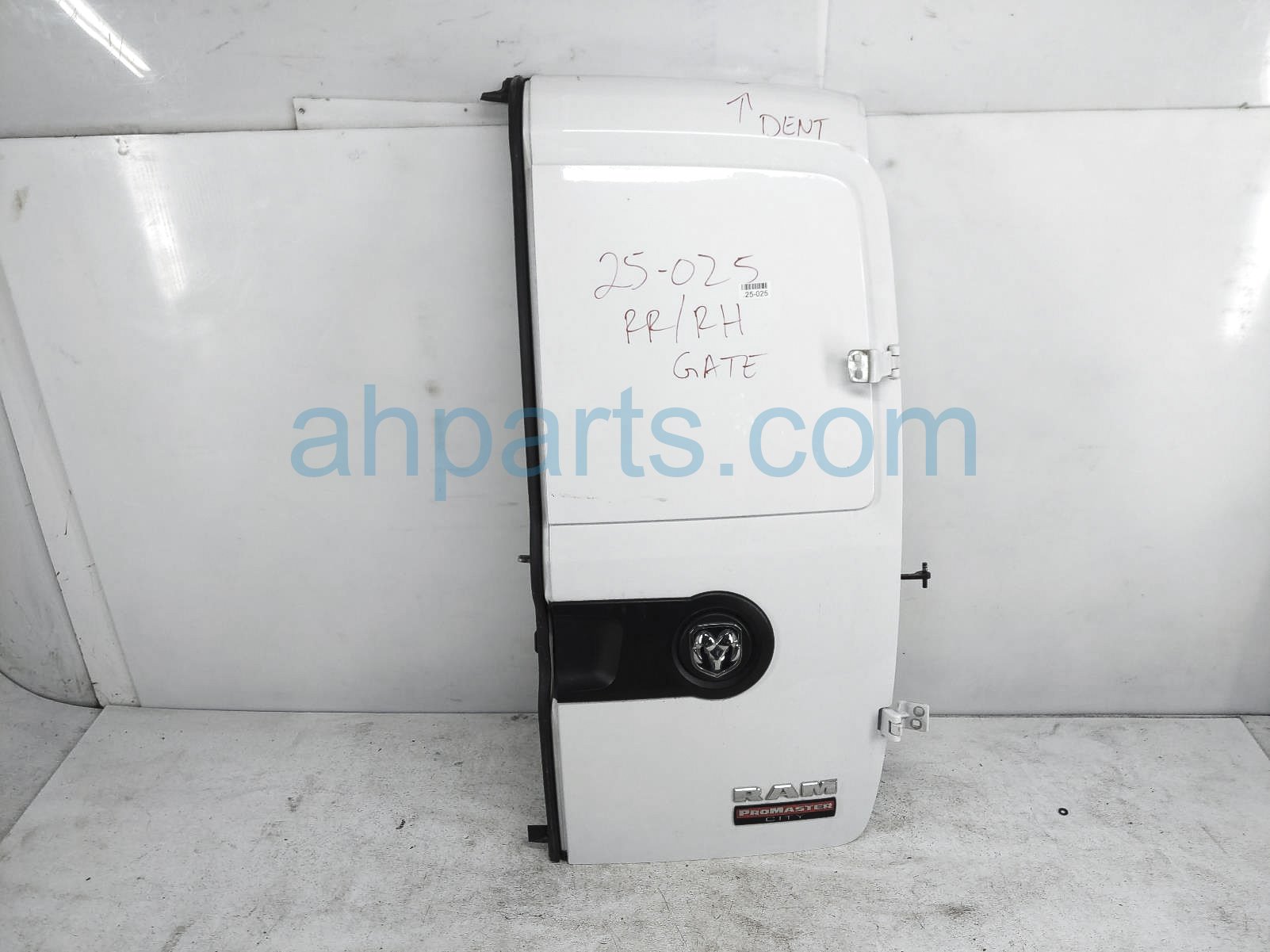 $575 Dodge RR/RH CARGO - WHITE - NO INSIDE TRIM