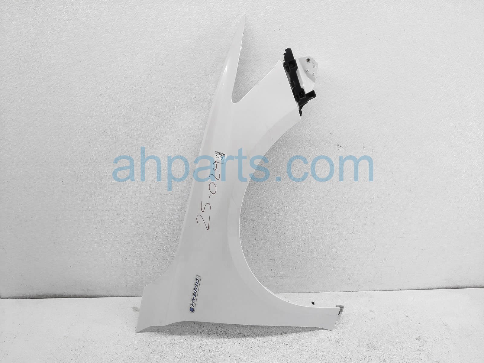 Sold 2019 Honda Accord Front Passenger Fender - White 60210-TVA-A00ZZ