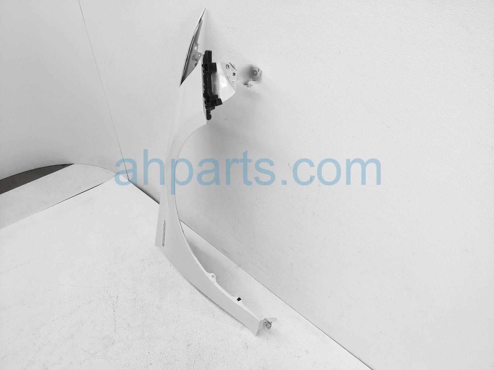 Sold 2019 Honda Accord Front Passenger Fender - White 60210-TVA-A00ZZ