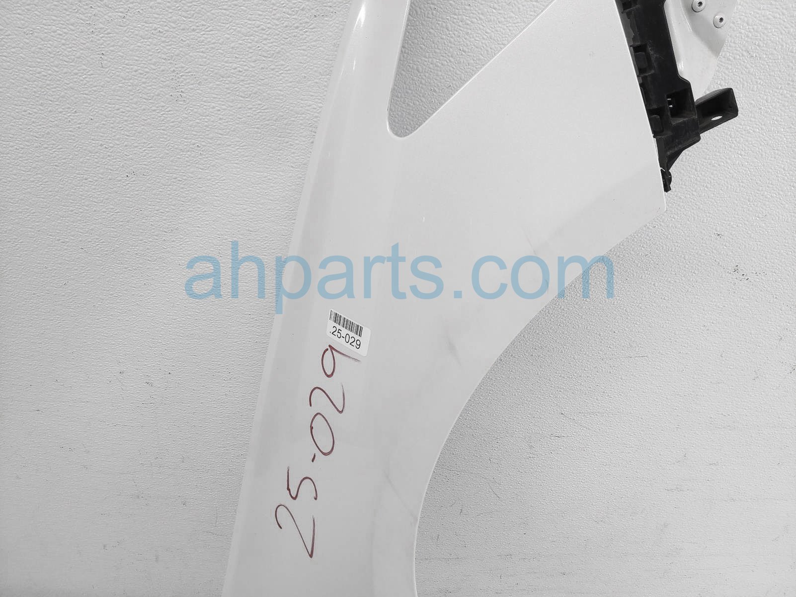 Sold 2019 Honda Accord Front Passenger Fender - White 60210-TVA-A00ZZ