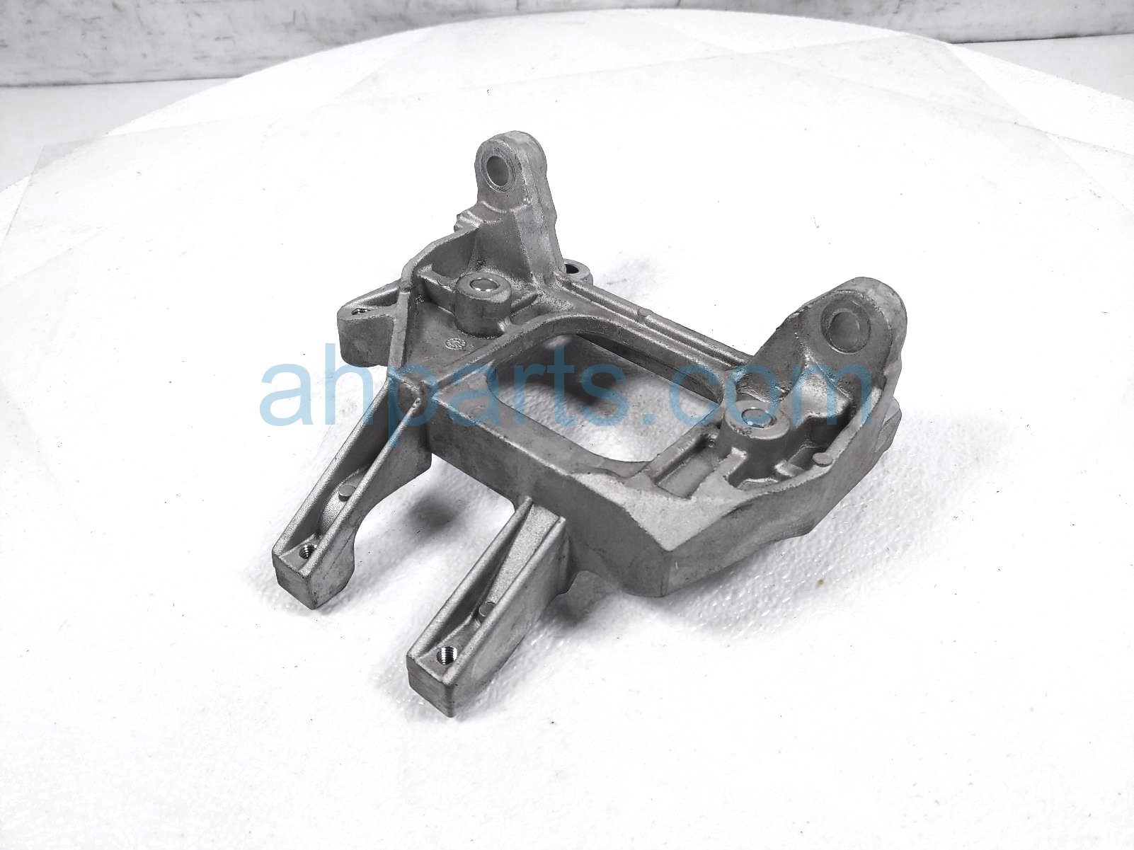$95 Nissan LH ENGINE MOUNT BRACKET ONLY - 1.6T $95 Nissan LH ENGINE MOUNT BRACKET ONLY - 1.6T