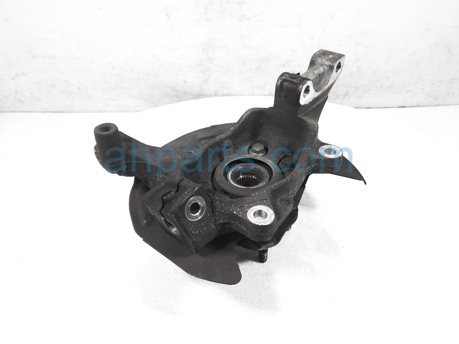 $75 Nissan FR/LH SPINDLE KNUCKLE HUB $75 Nissan FR/LH SPINDLE KNUCKLE HUB