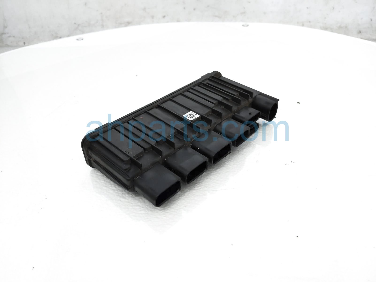 $50 BMW SUPPLY DISTRIBUTION BOX - 2.0T RWD $50 BMW SUPPLY DISTRIBUTION BOX - 2.0T RWD