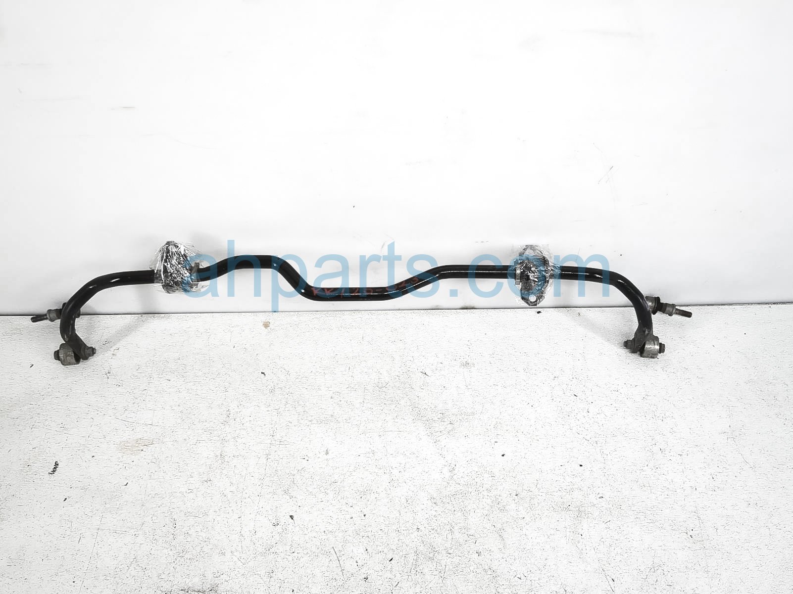 $75 Toyota REAR STABILIZER / SWAY BAR W/LINKS