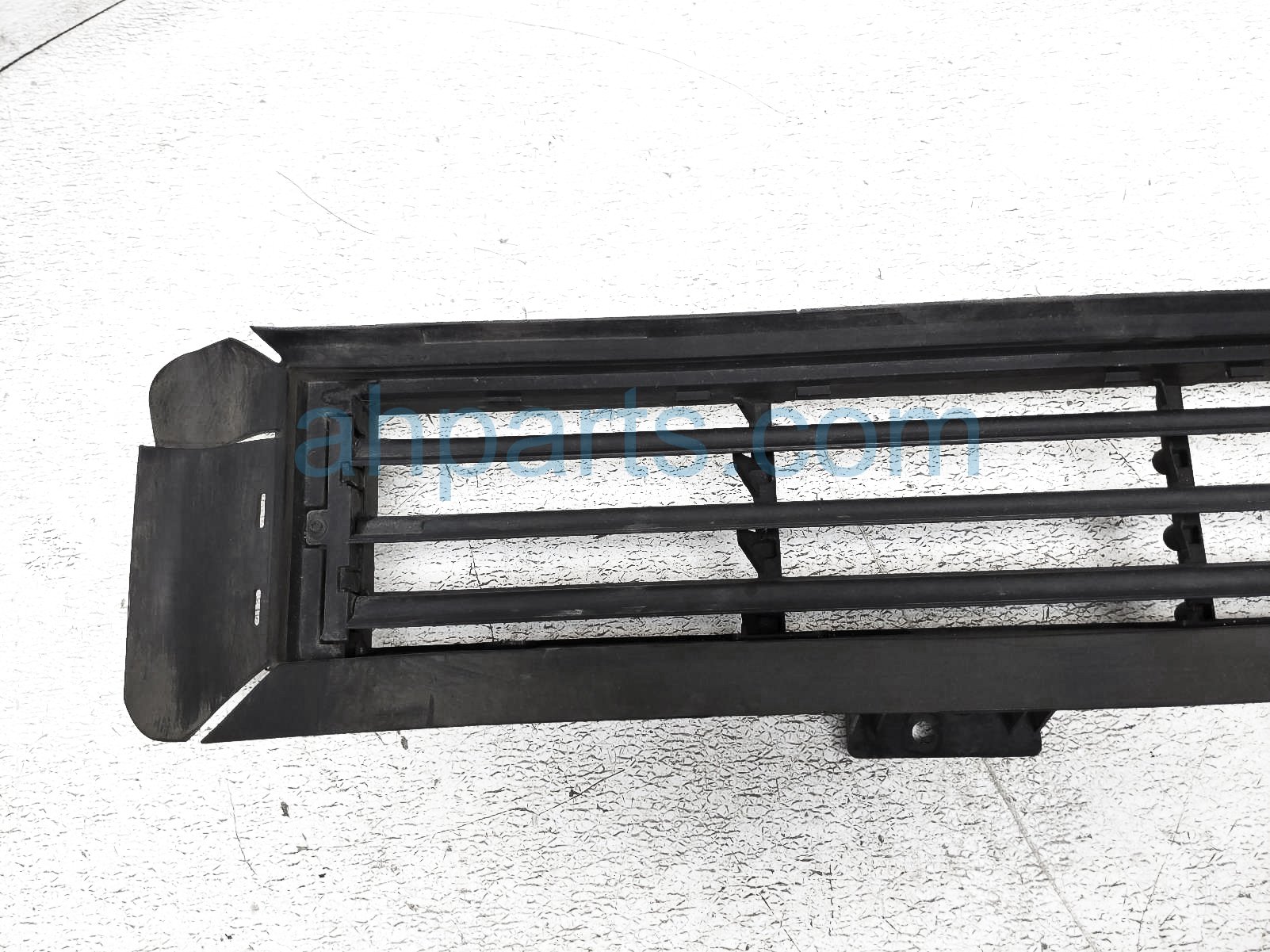 YLT AUTO Active Grille Shutter For Nissan Altima (2016-2018) & Murano (2015-2023) - Lower Front - 62330-9HS0A