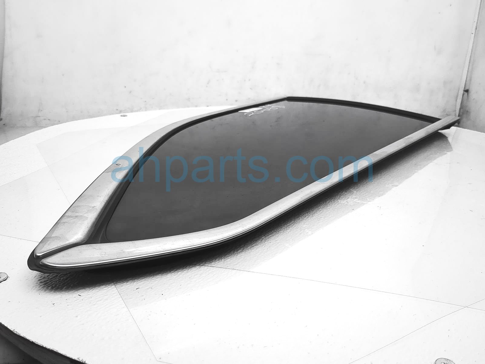 $145 Toyota RH QUARTER WINDOW GLASS $145 Toyota RH QUARTER WINDOW GLASS