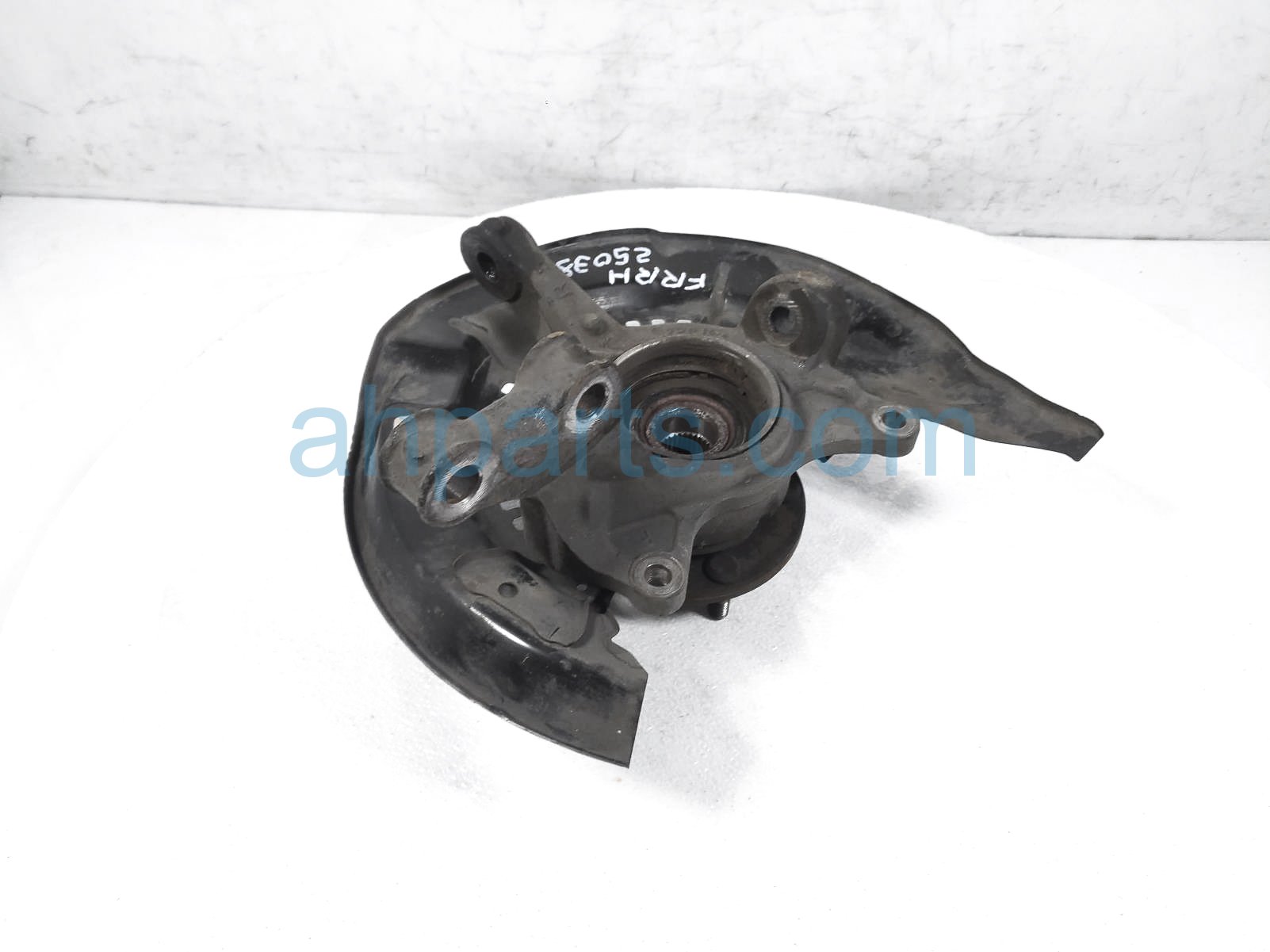 $175 Toyota FR/RH SPINDLE KNUCKLE HUB * $175 Toyota FR/RH SPINDLE KNUCKLE HUB *