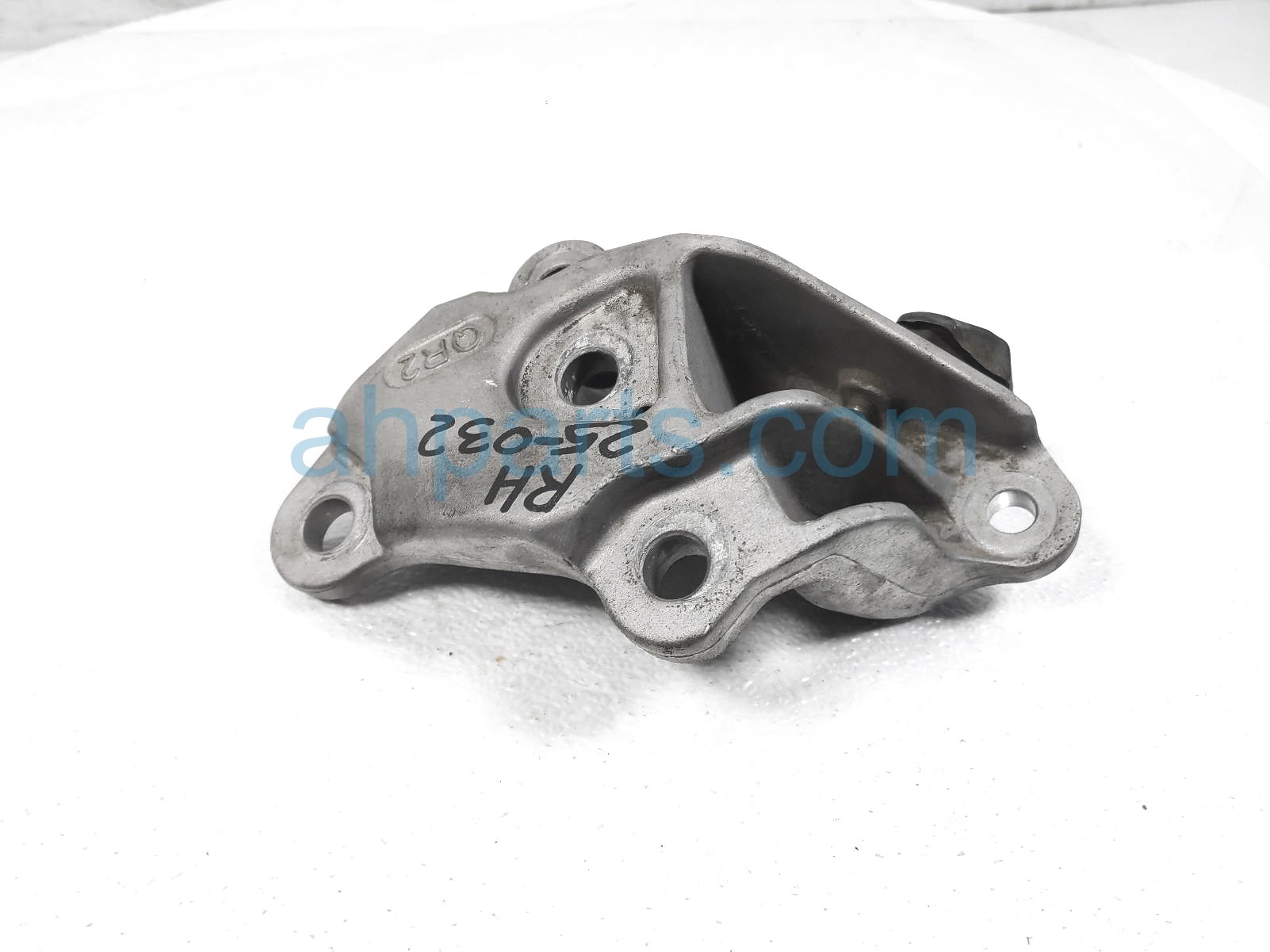 $40 Nissan RH ENGINE MOUNT BRACKET - 2.5L $40 Nissan RH ENGINE MOUNT BRACKET - 2.5L