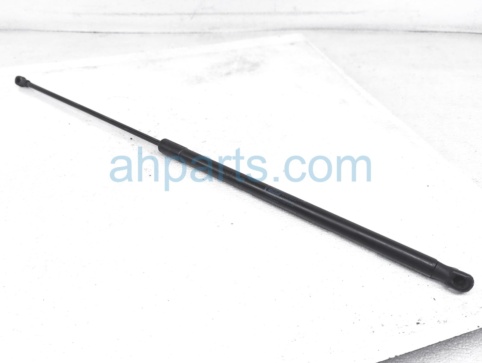 $30 BMW RH HOOD STRUT / LIFT CYLINDER $30 BMW RH HOOD STRUT / LIFT CYLINDER