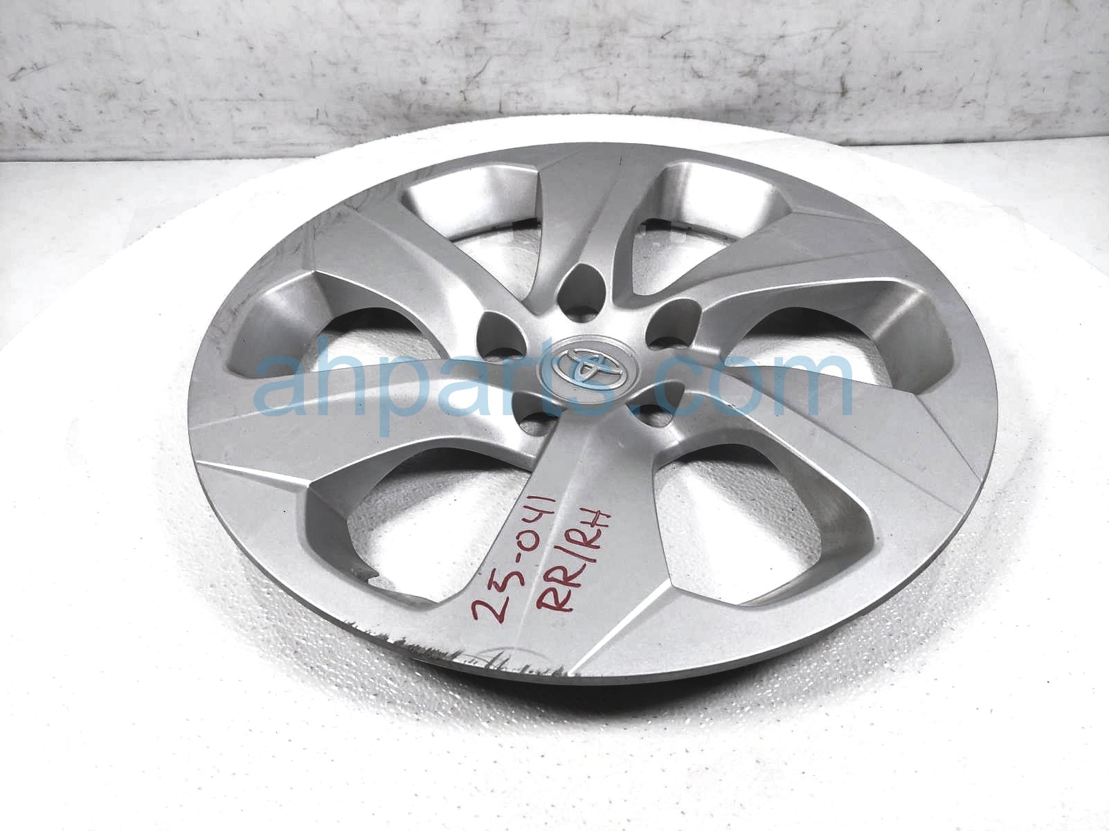 $25 Toyota RR/RH WHEEL COVER CAP** $25 Toyota RR/RH WHEEL COVER CAP**