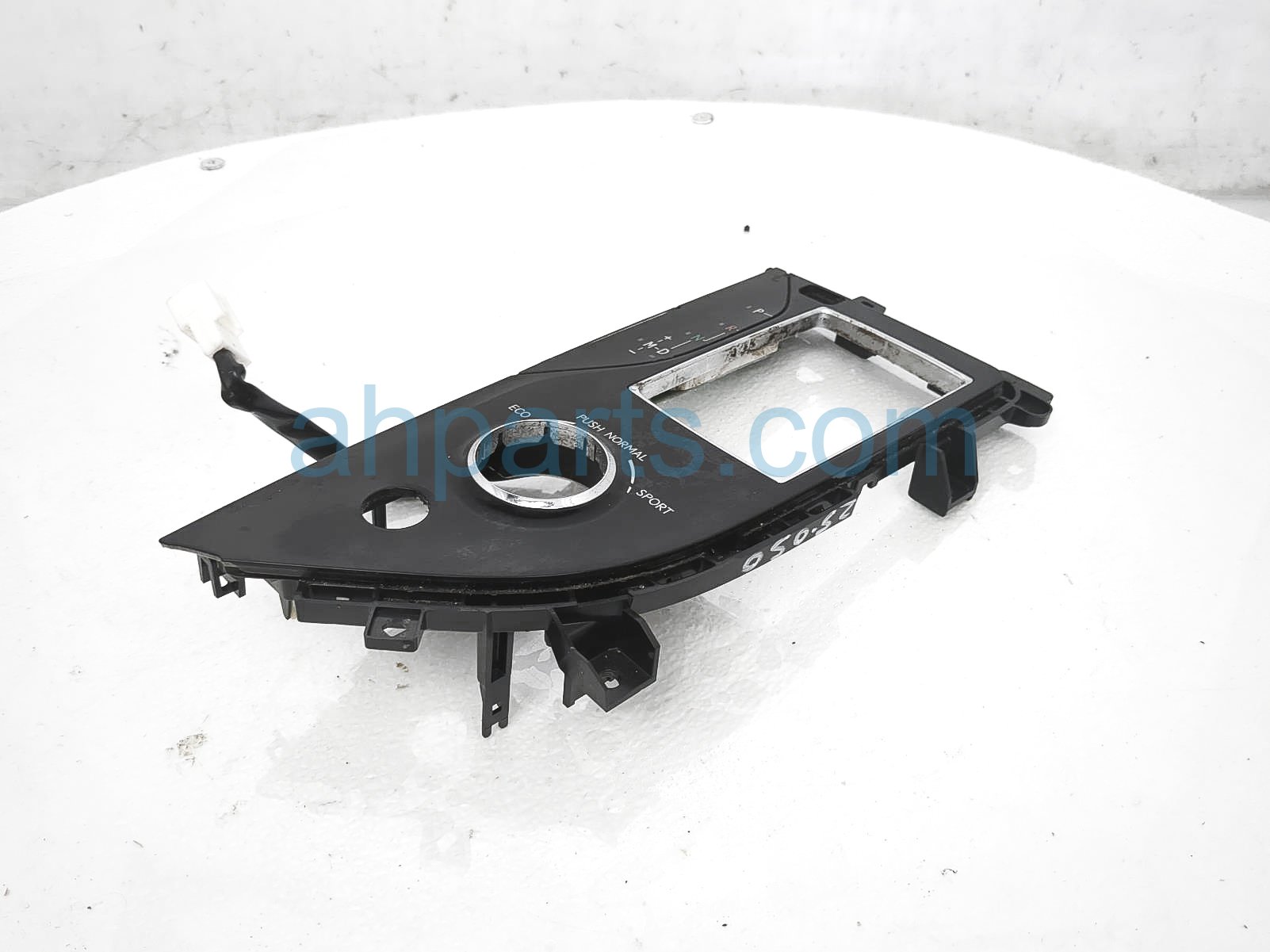 $65 Lexus GEAR SHIFTER INDICATOR TRIM - BLK * $65 Lexus GEAR SHIFTER INDICATOR TRIM - BLK *