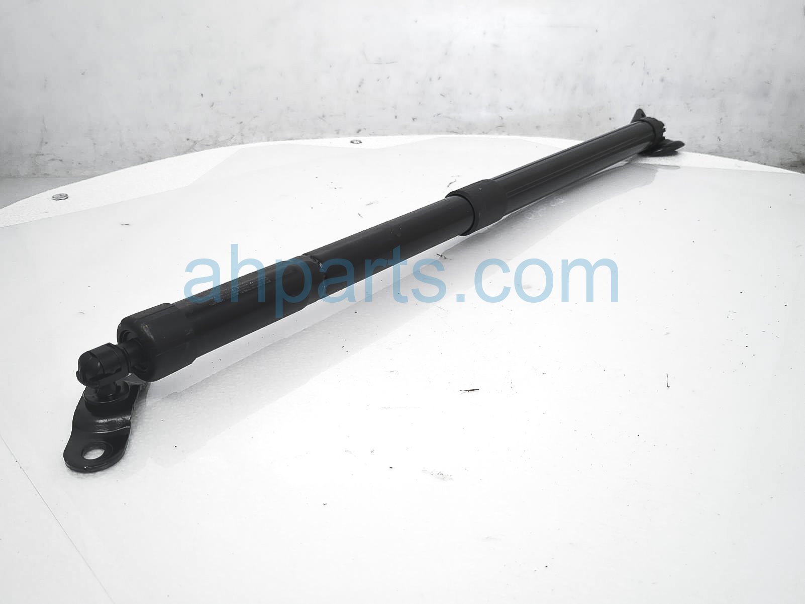 $200 Honda RR/RH TAILGATE STRUT / SHOCK $200 Honda RR/RH TAILGATE STRUT / SHOCK