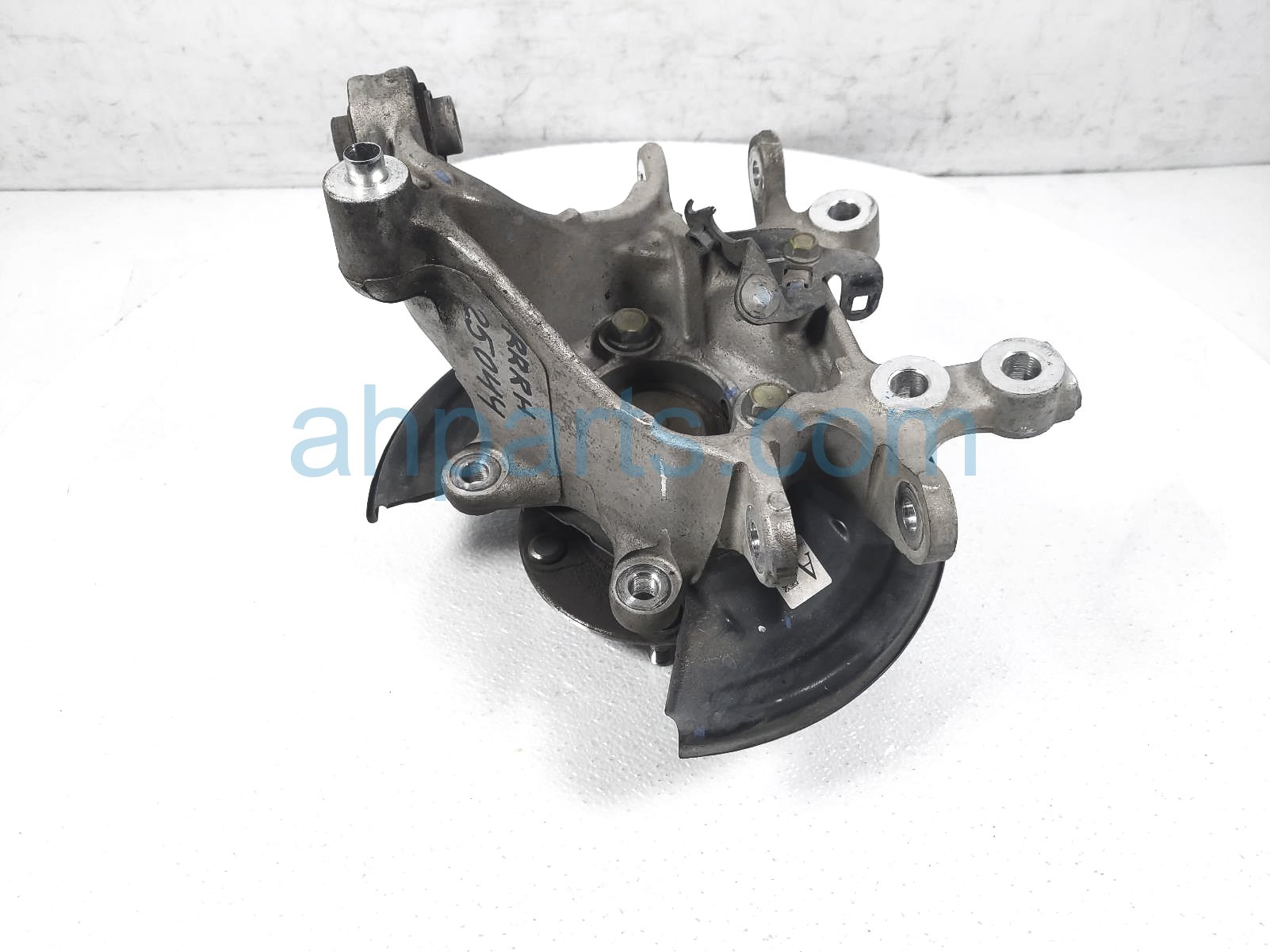 $99 Honda RR/RH SPINDLE KNUCKLE HUB