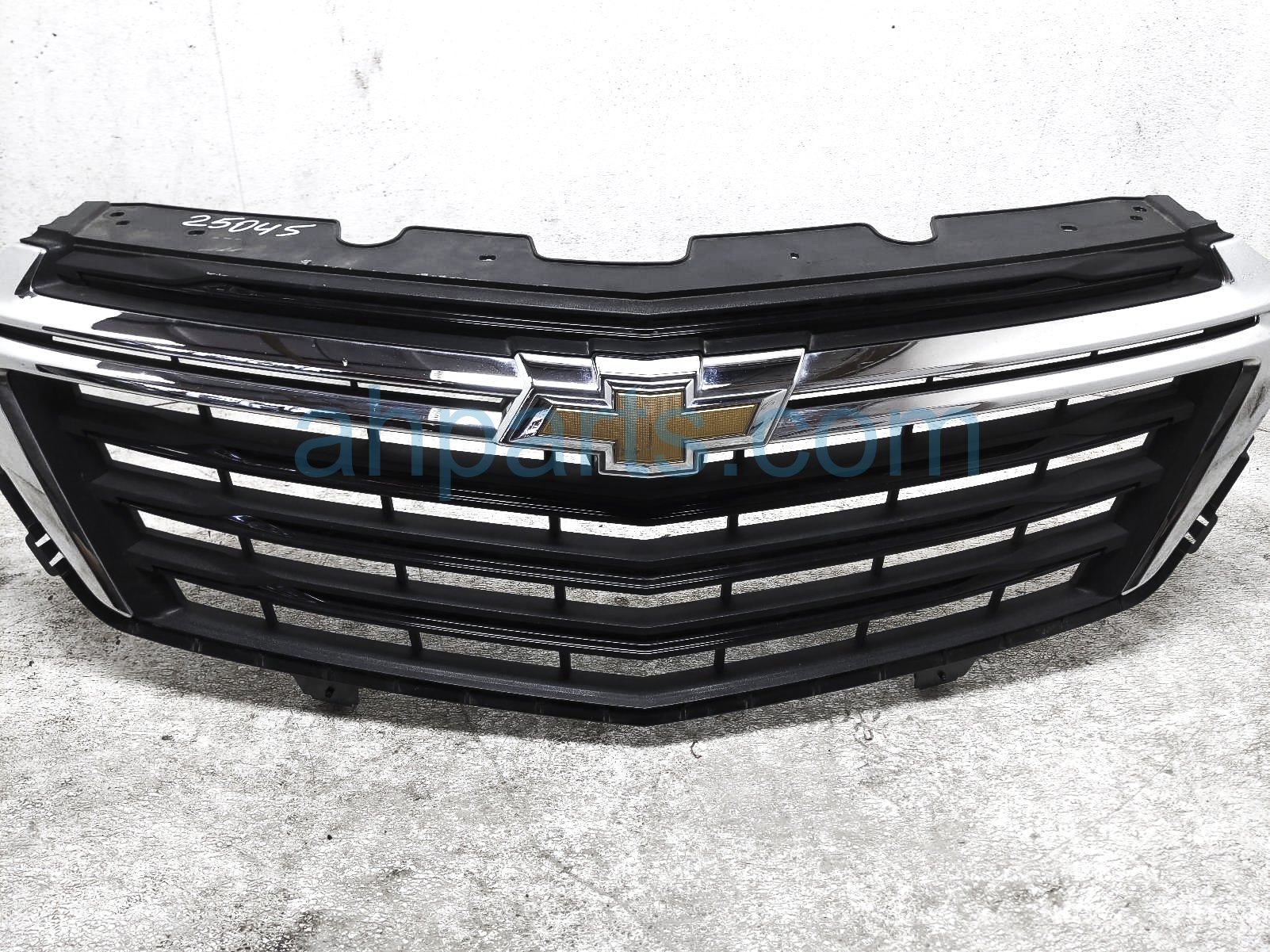 Sold 2024 Chevy Equinox Upper Grille - Black/chrome - Lt 85573300
