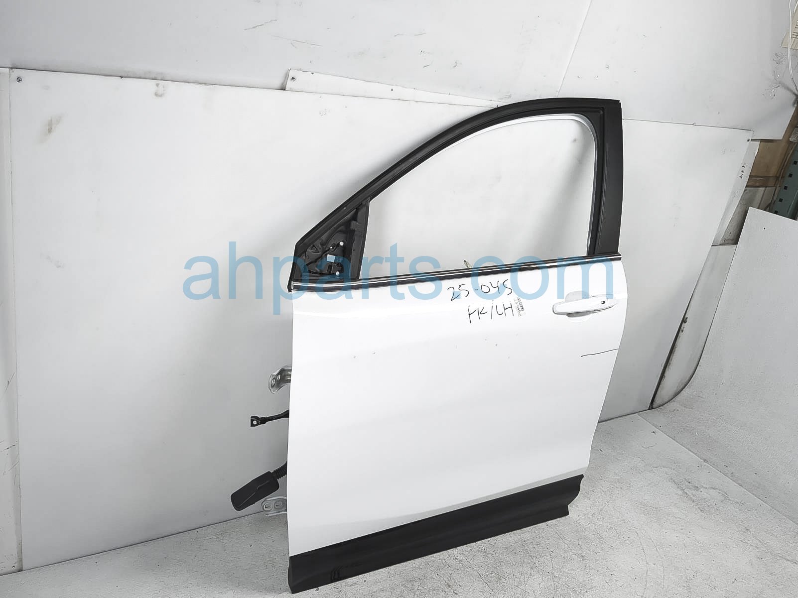 $895 Chevy FR/LH DOOR - WHITE - NO MIRROR/TRIM $895 Chevy FR/LH DOOR - WHITE - NO MIRROR/TRIM