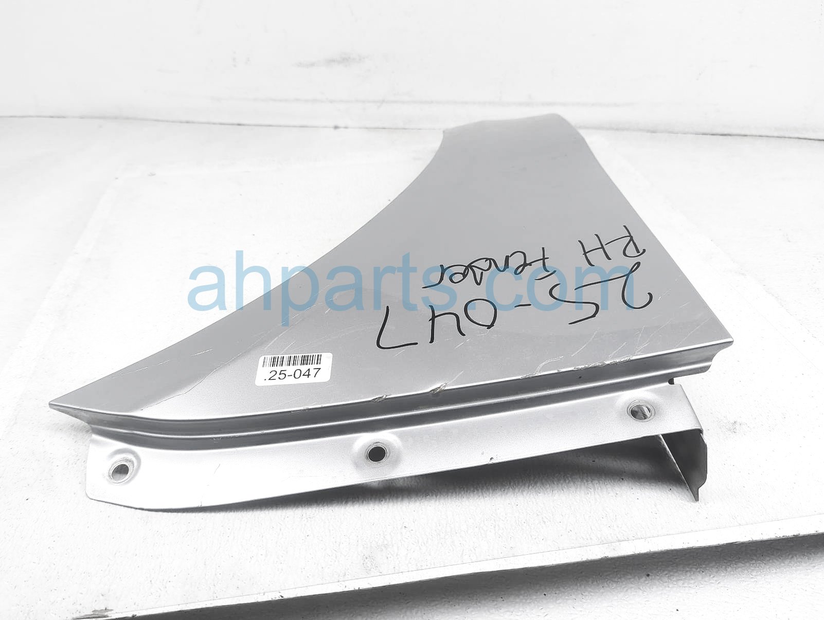 $250 Porsche RH LOWER FENDER - SILVER * $250 Porsche RH LOWER FENDER - SILVER *