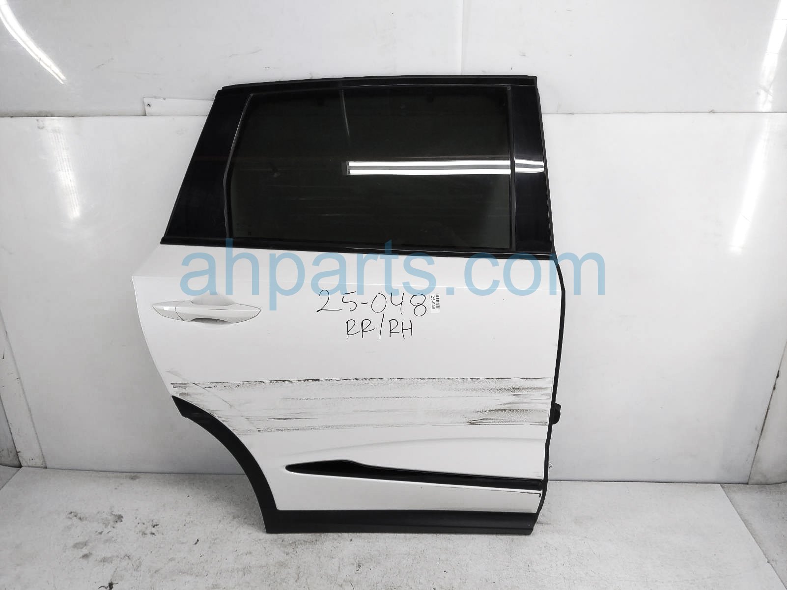 $1400 Acura RR/RH DOOR - WHITE - NO INSIDE TRIM $1400 Acura RR/RH DOOR - WHITE - NO INSIDE TRIM