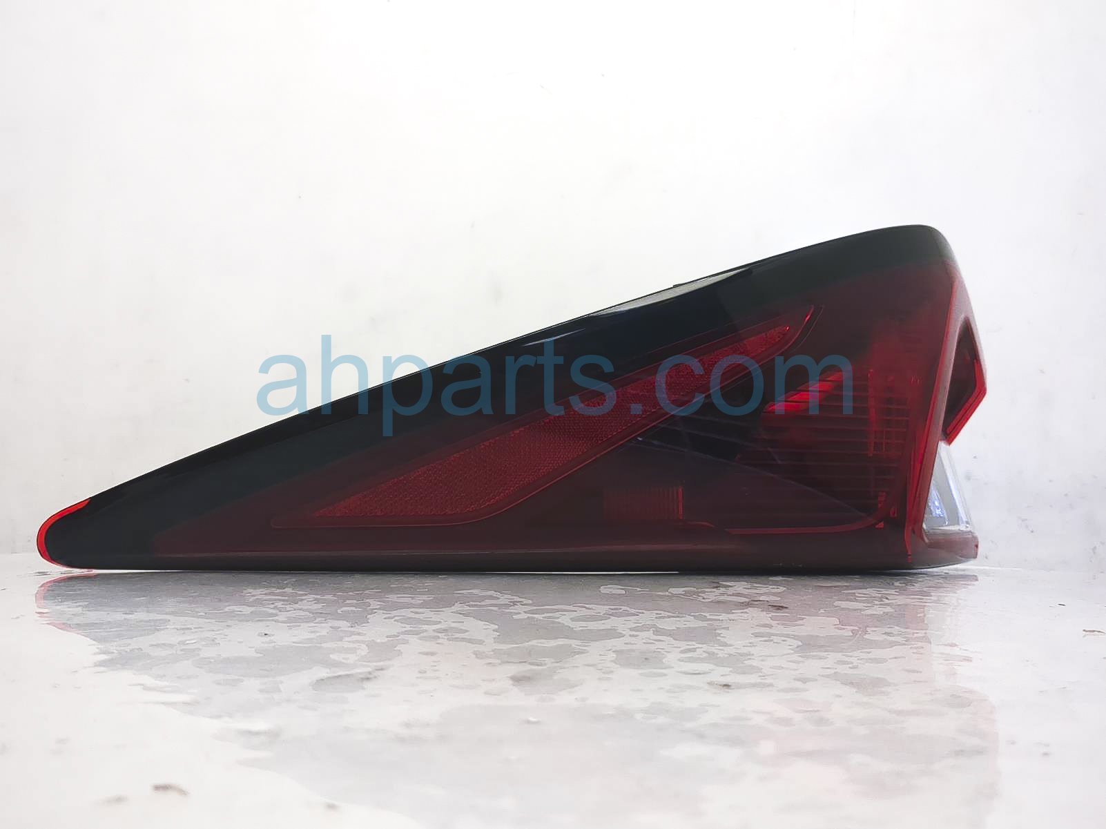 Sold 2022 Acura MDX Light / Rear Passenger Tail Lamp (on Body