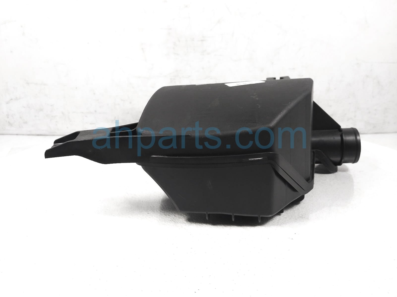 Sold 2025 Honda Pilot Intake Air Cleaner Resonator - Lower * 17230