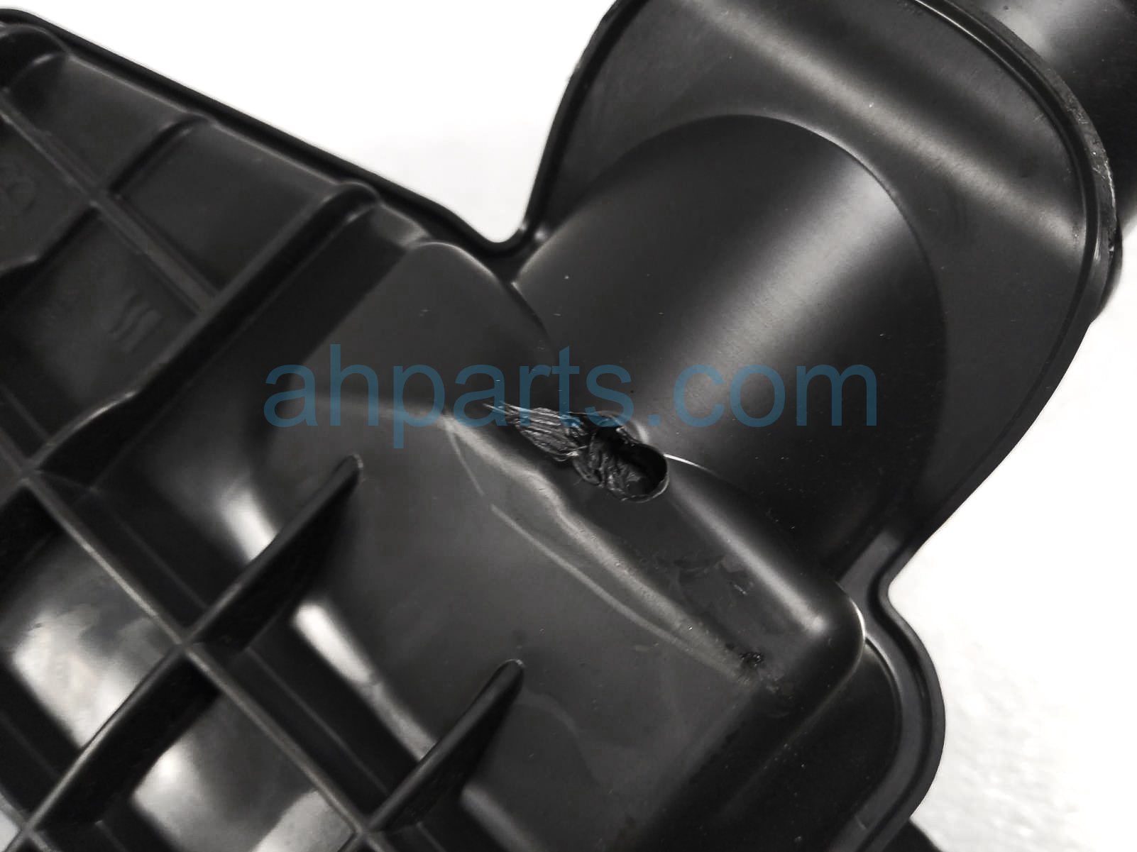 Sold 2025 Honda Pilot Intake Air Cleaner Resonator - Lower * 17230