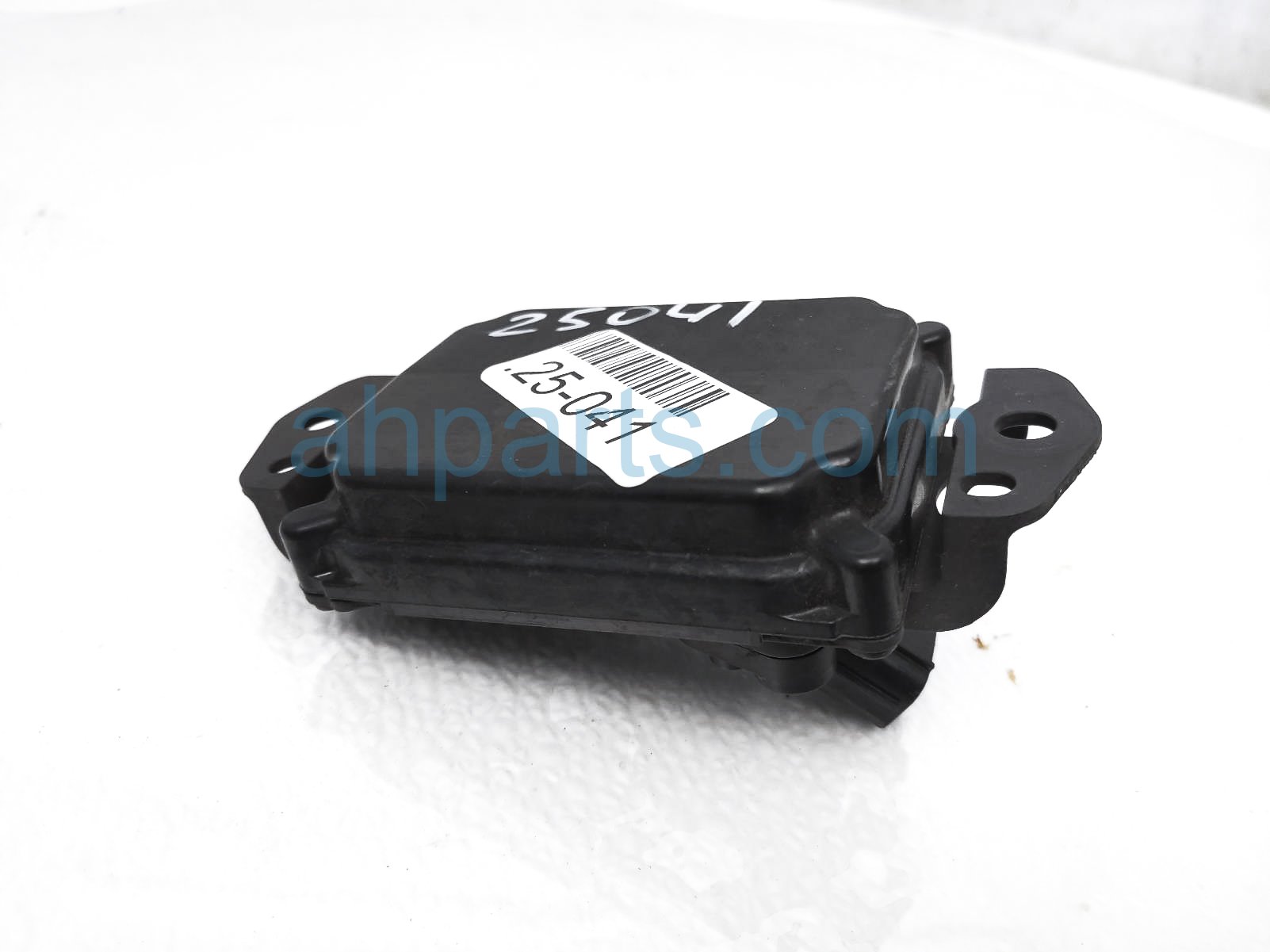 $175 Toyota FRONT GRILLE DISTANCE RADAR UNIT $175 Toyota FRONT GRILLE DISTANCE RADAR UNIT