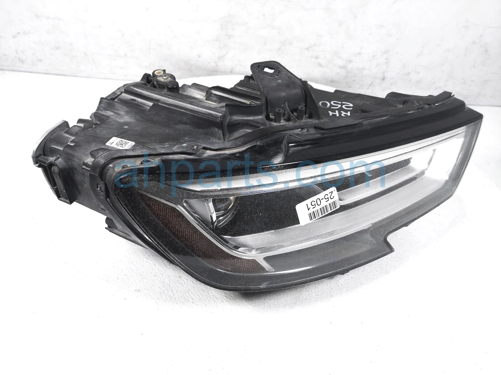 $850 Audi RH HEADLAMP / LIGHT - NEEDS POLISH $850 Audi RH HEADLAMP / LIGHT - NEEDS POLISH