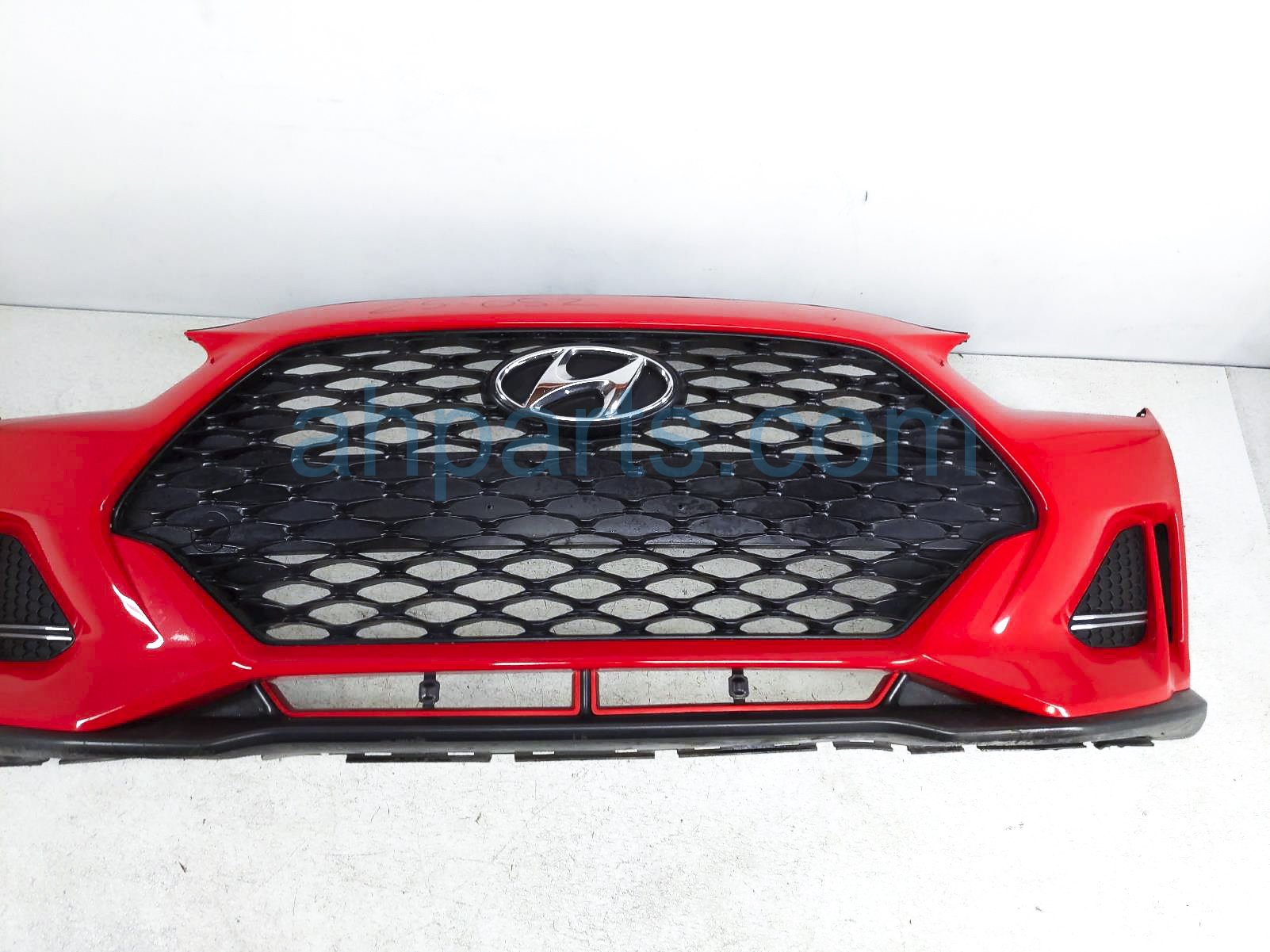 $995 Hyundai FRONT BUMPER COVER + GRILLE - RED * $995 Hyundai FRONT BUMPER COVER + GRILLE - RED *