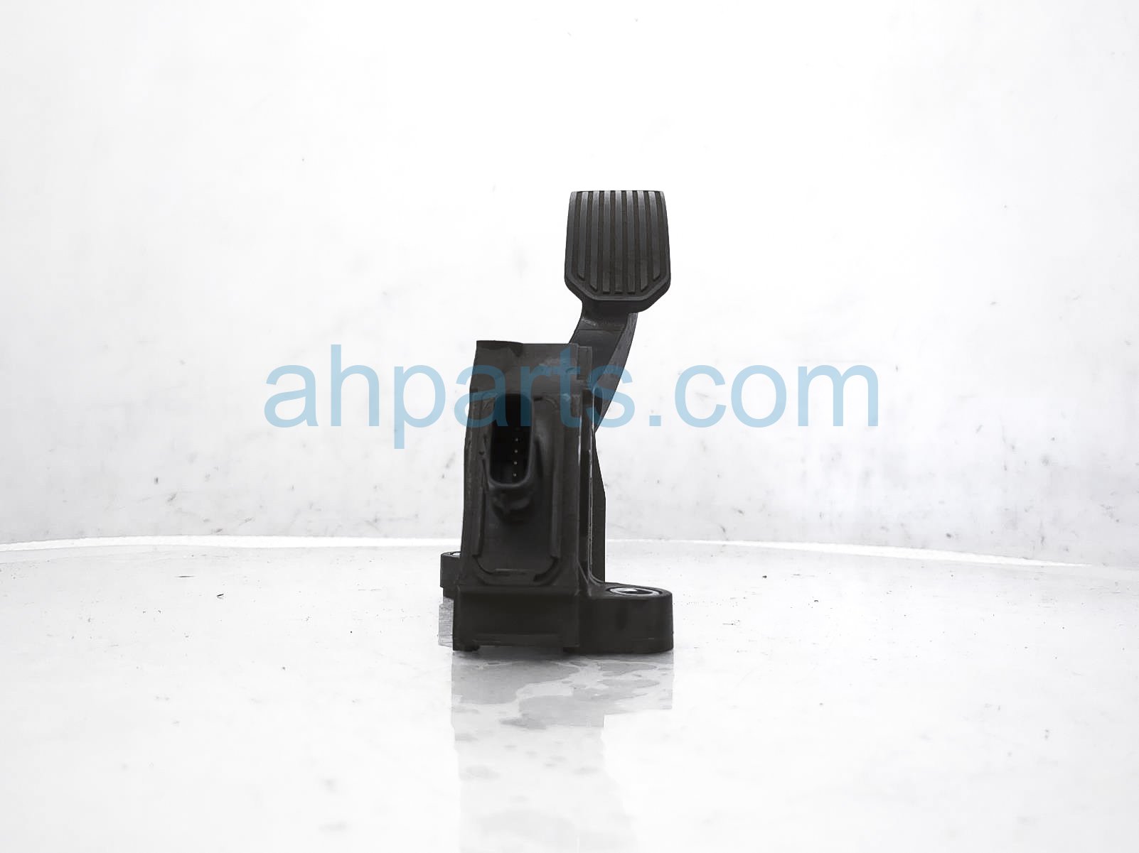 Sold 2015 Toyota Camry Gas / Accelerator Pedal Assy 78110-06040,