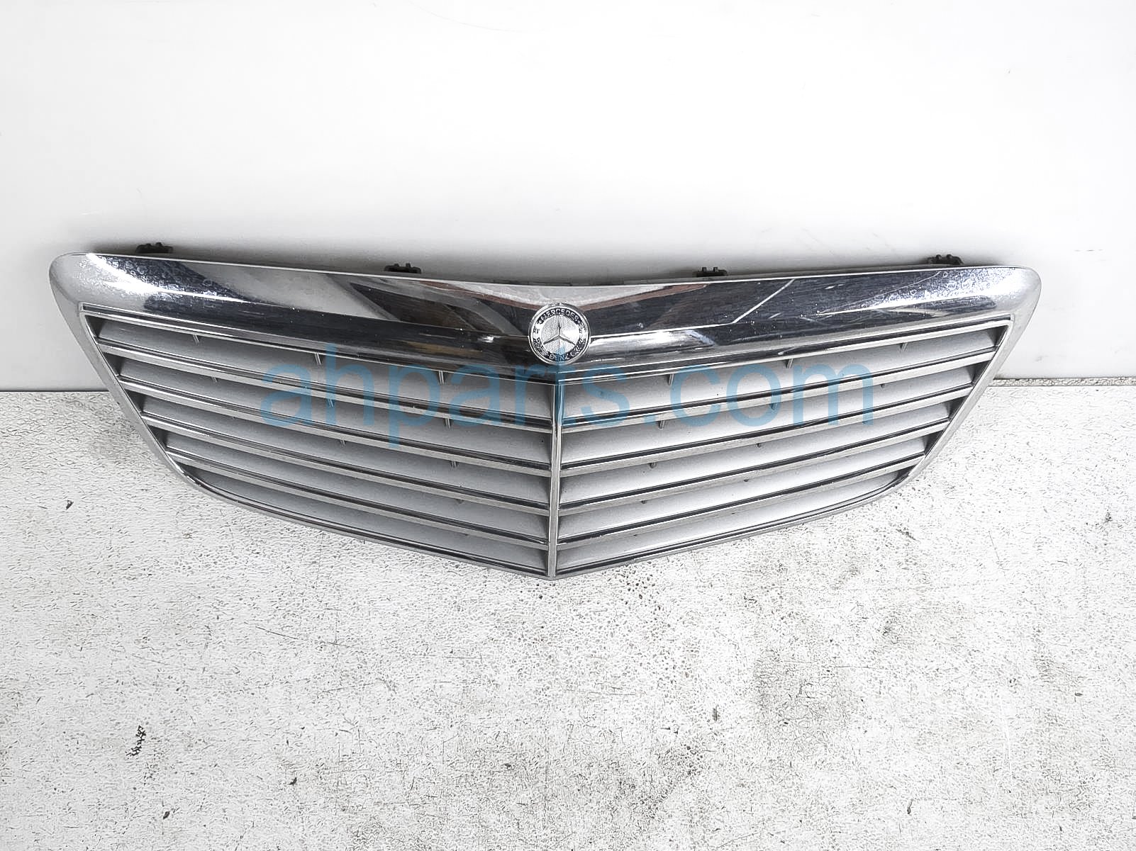 $125 Mercedes UPPER GRILLE - CHROME $125 Mercedes UPPER GRILLE - CHROME
