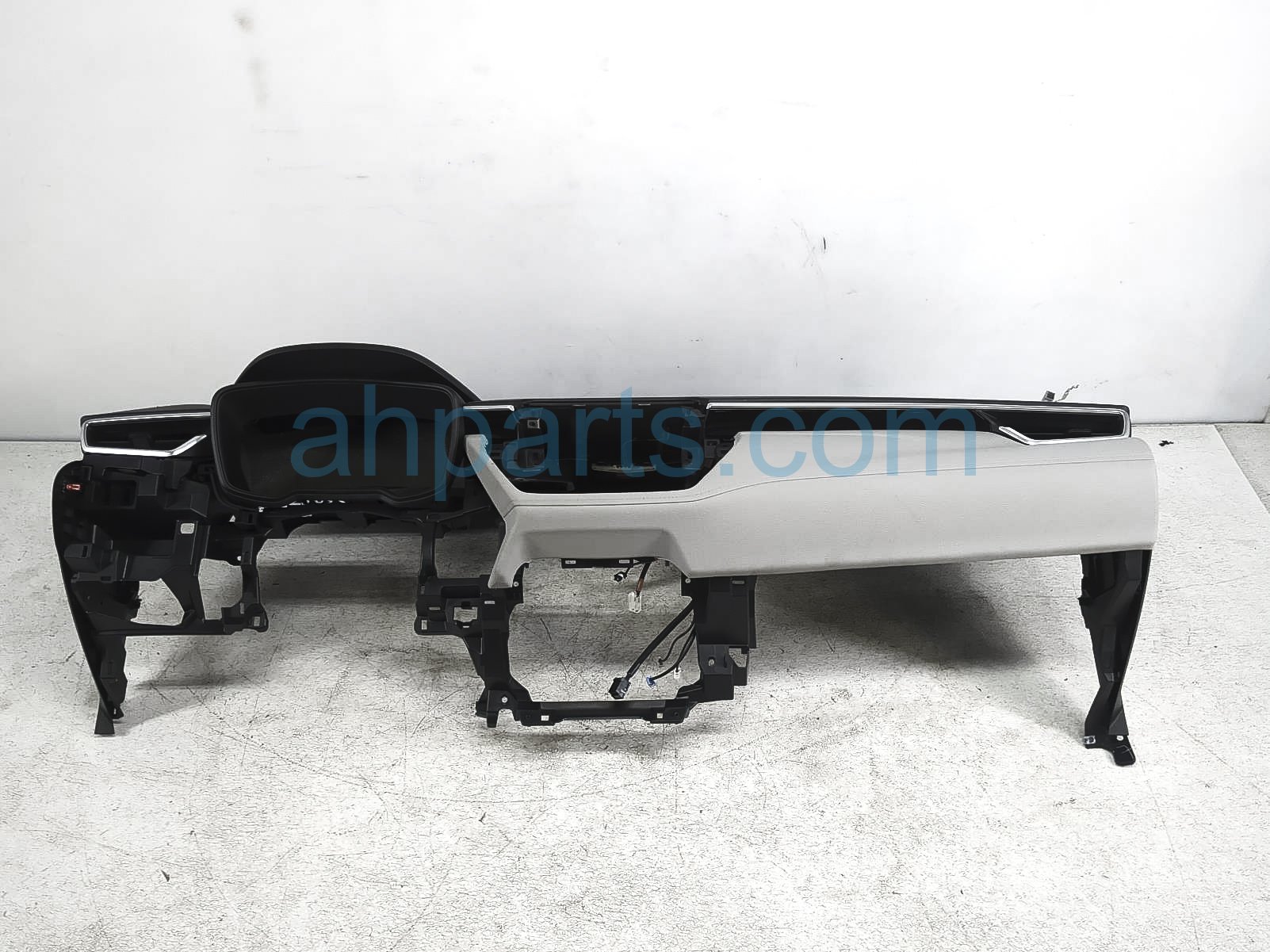 $599 Toyota DASHBOARD W/ AIRBAG - BLACK LE * $599 Toyota DASHBOARD W/ AIRBAG - BLACK LE *