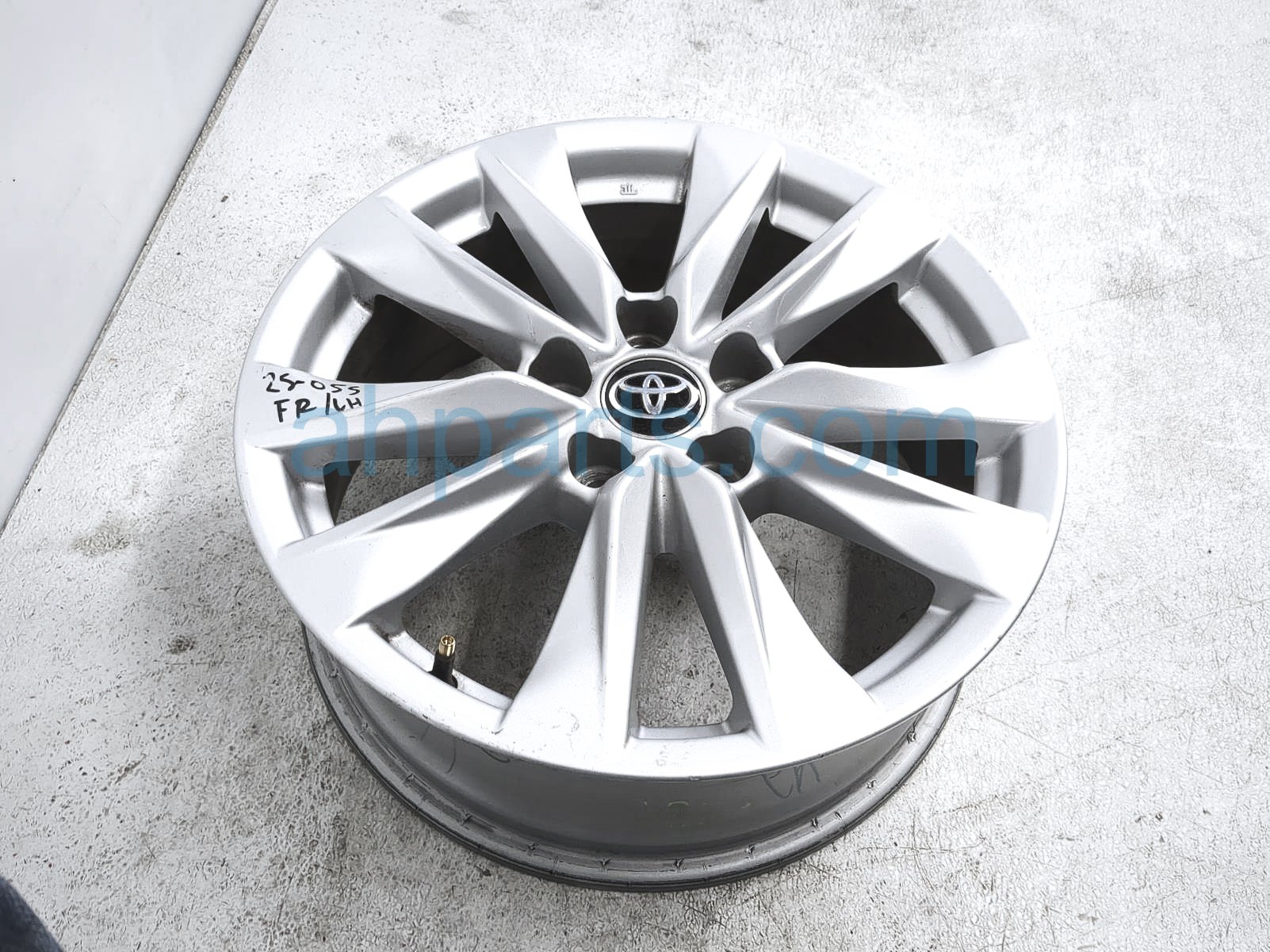 $225 Toyota FR/LH WHEEL / RIM * $225 Toyota FR/LH WHEEL / RIM *