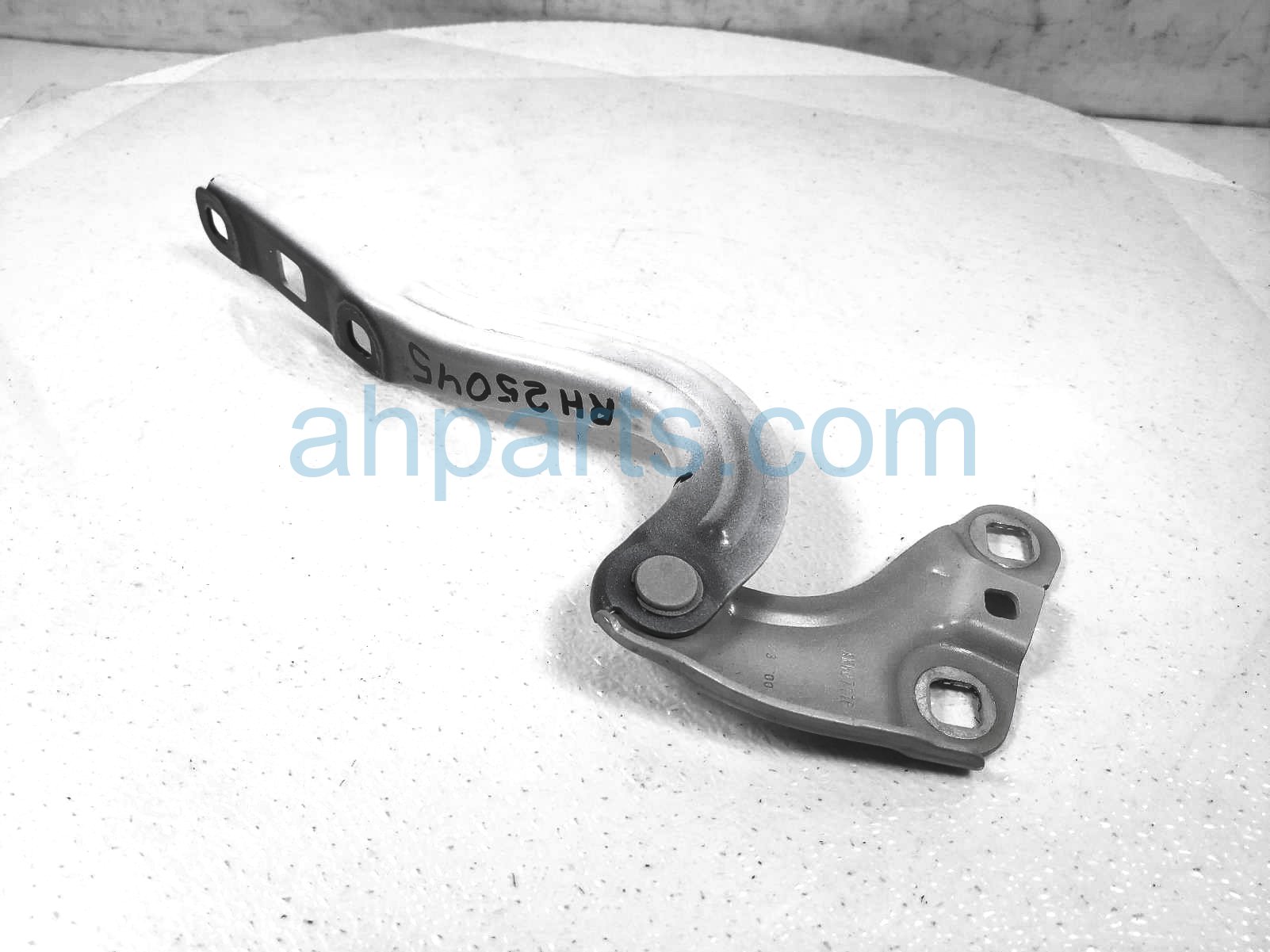 $20 Chevy RH HOOD HINGE - WHITE $20 Chevy RH HOOD HINGE - WHITE