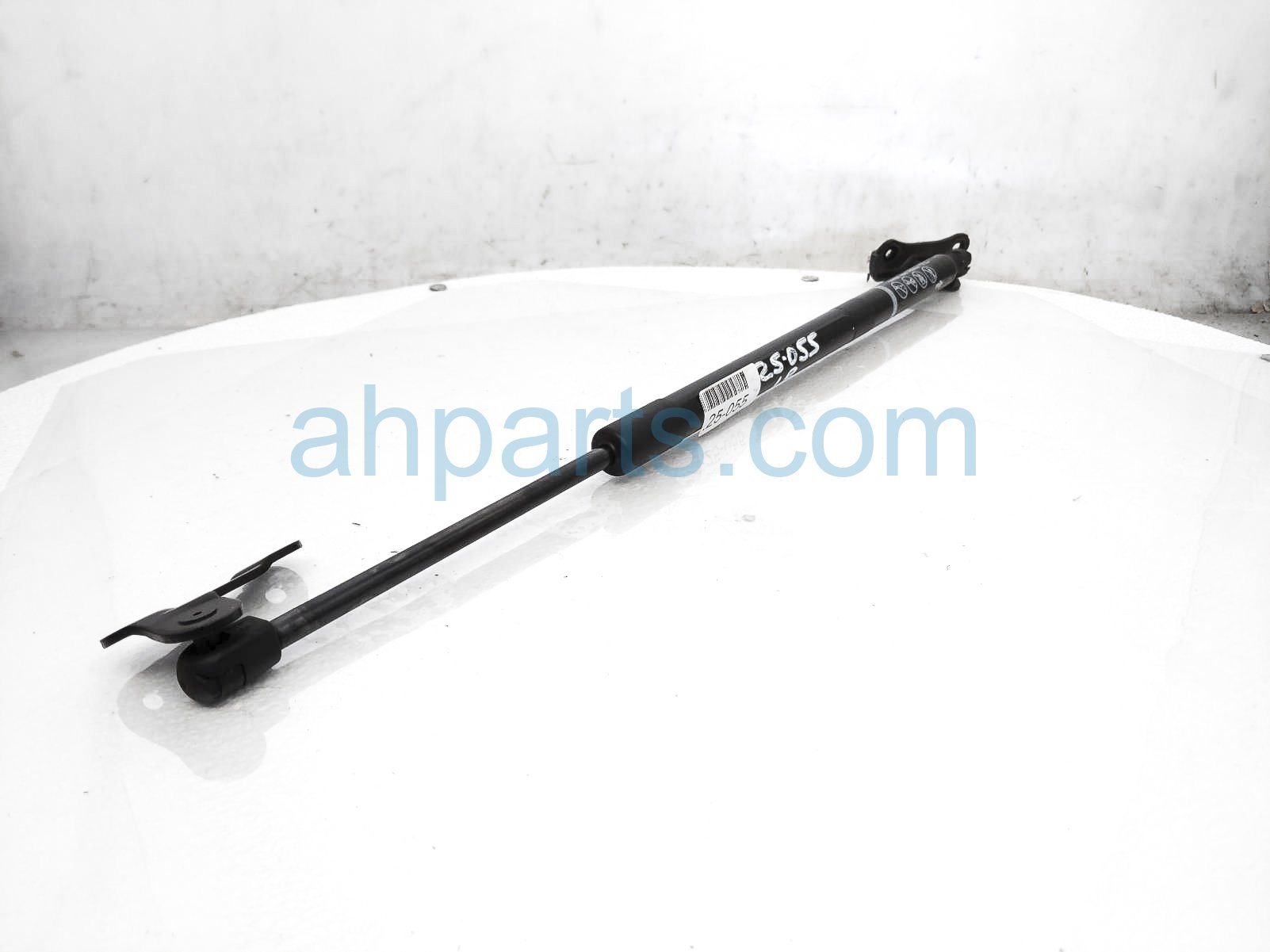 $20 Toyota RR/LH TAILGATE SHOCK / LIFT CYLINDER $20 Toyota RR/LH TAILGATE SHOCK / LIFT CYLINDER